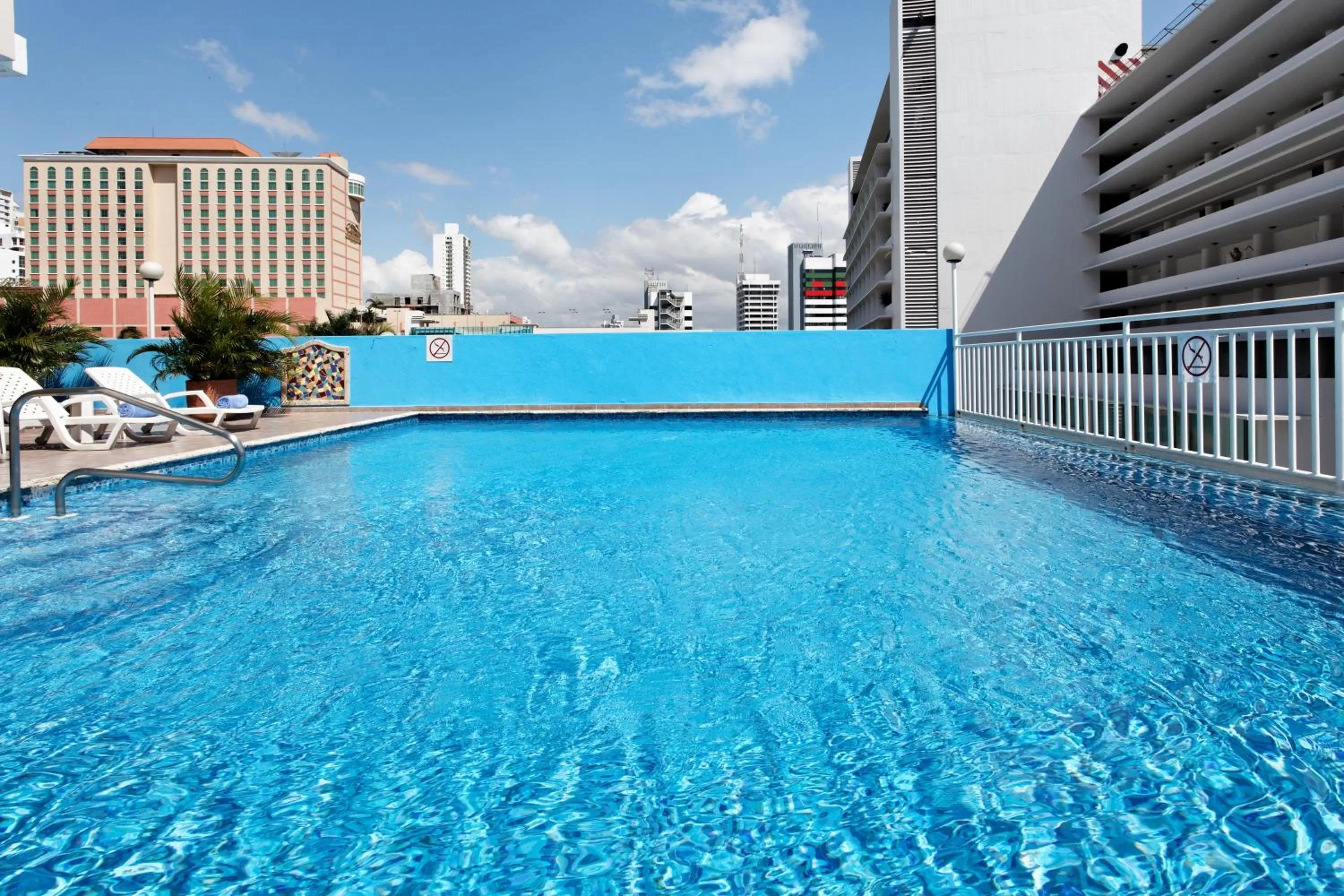 Swimming pool in Crowne Plaza Panama by IHG