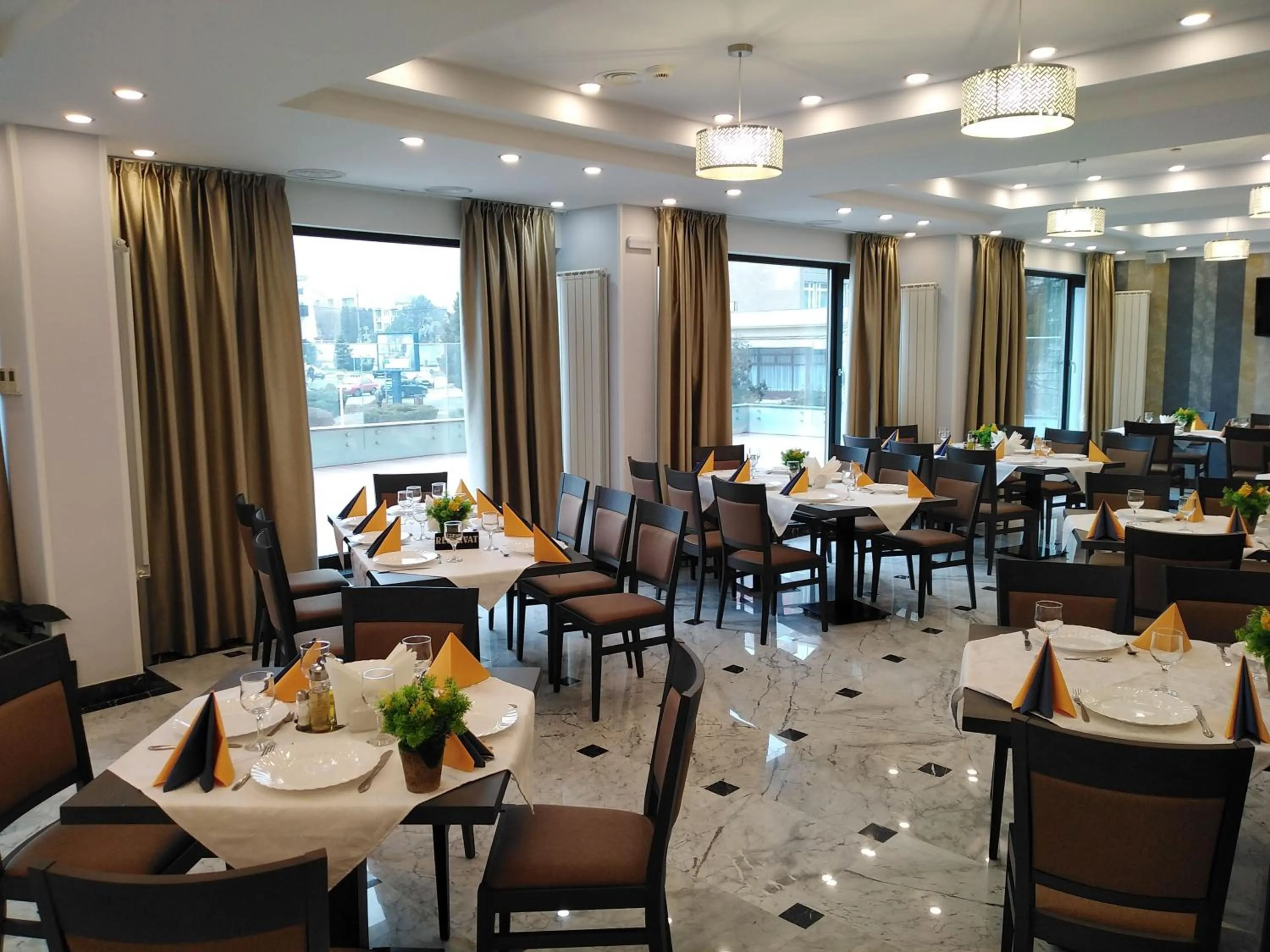 Restaurant/places to eat in Hotel Sarmis