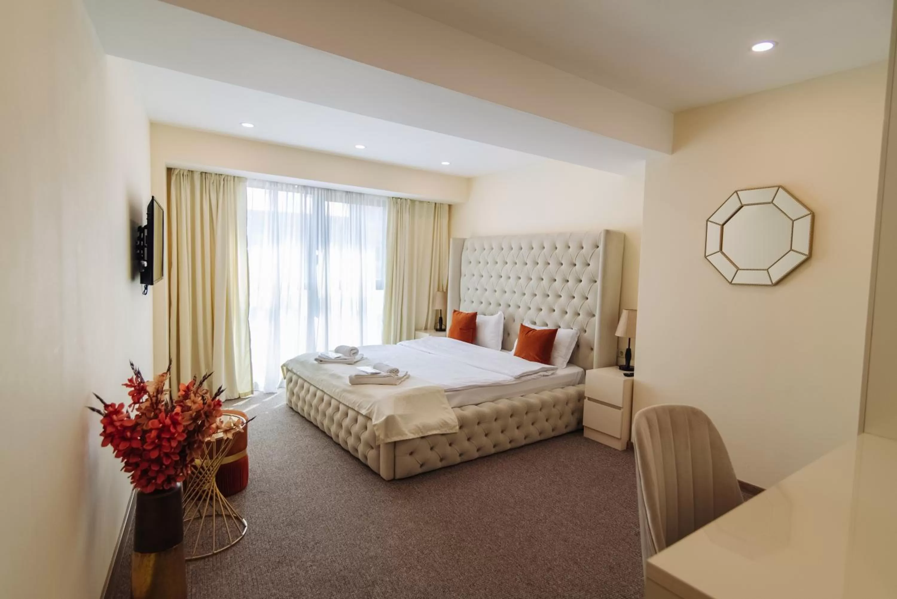 Bed in Royal Plaza Hotel