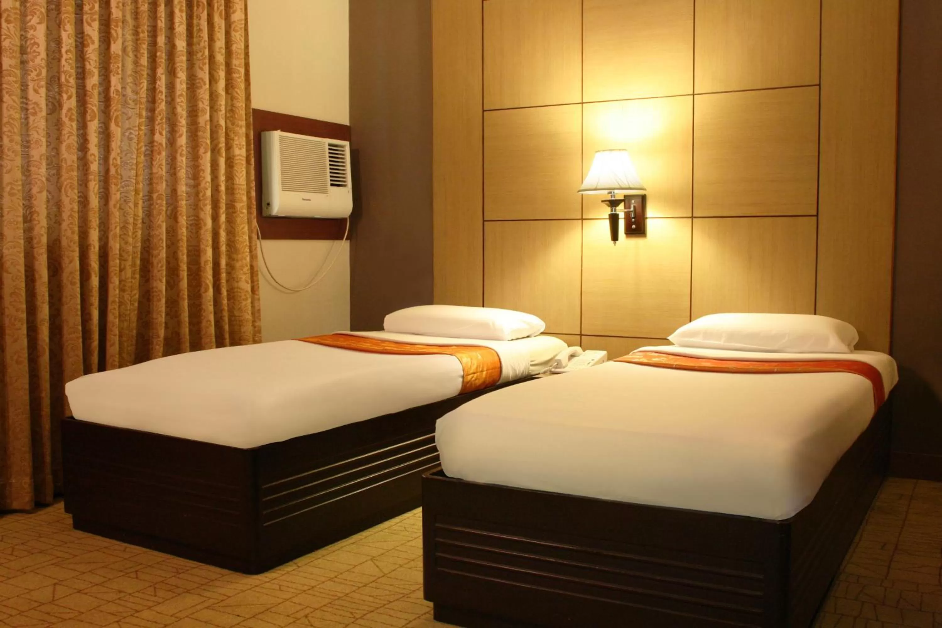 Photo of the whole room, Bed in Riviera Mansion Hotel