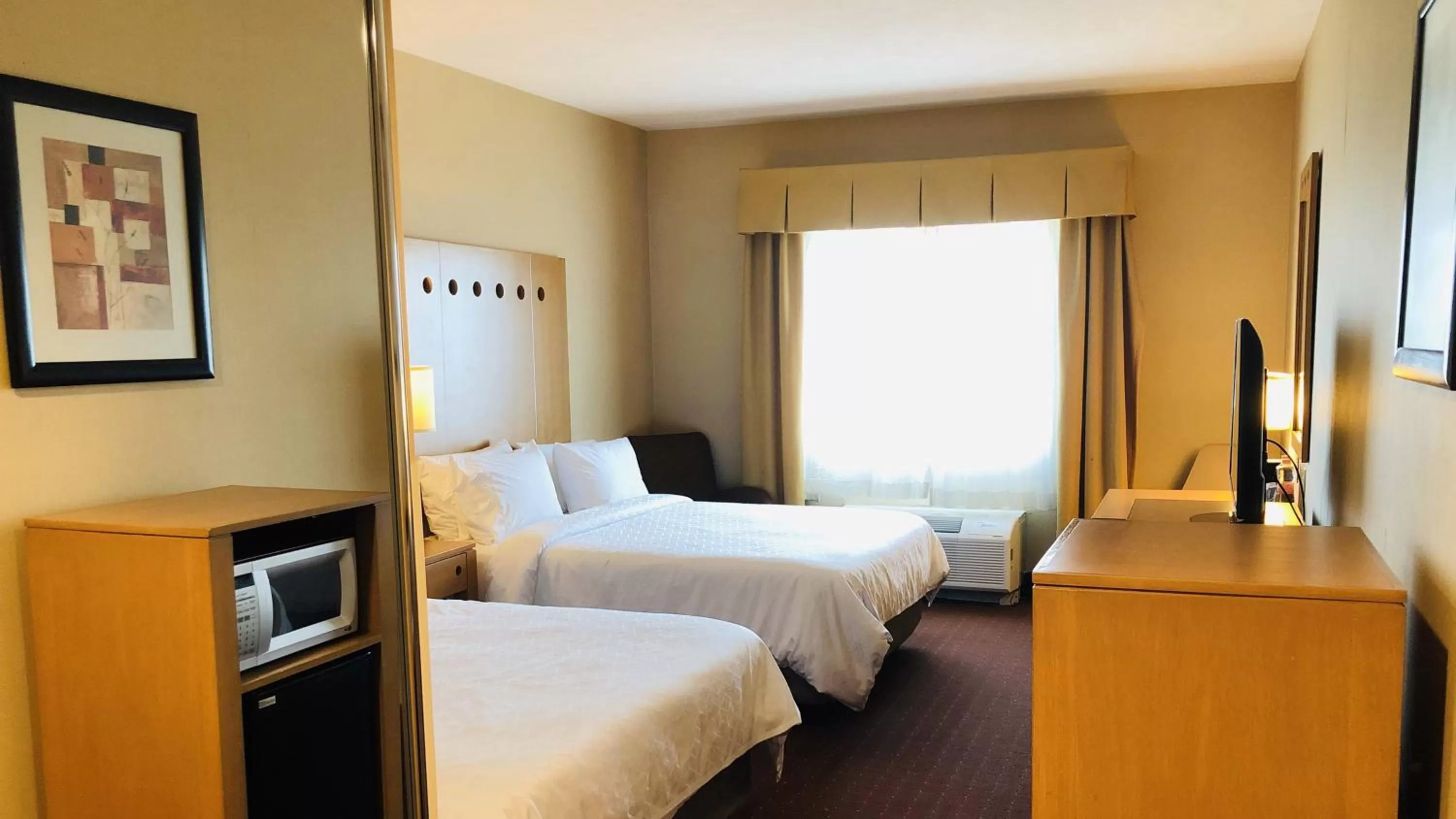 Photo of the whole room, Bed in Holiday Inn Express Saltillo Zona Aeropuerto by IHG