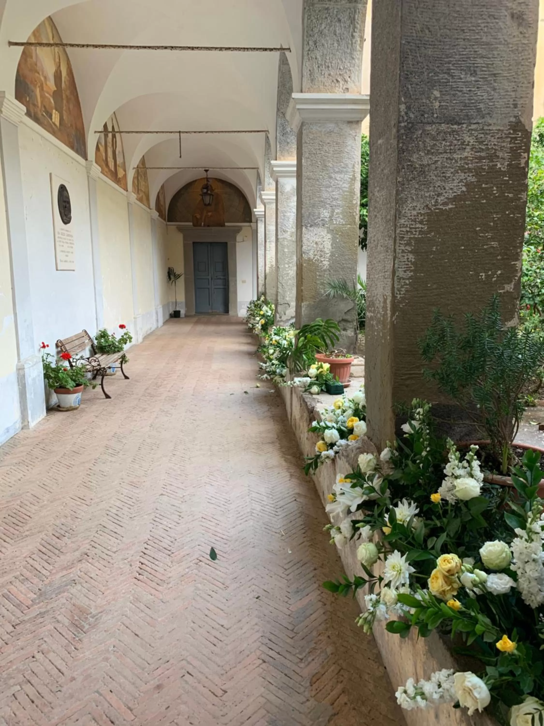 Inner courtyard view in Il Chiostro