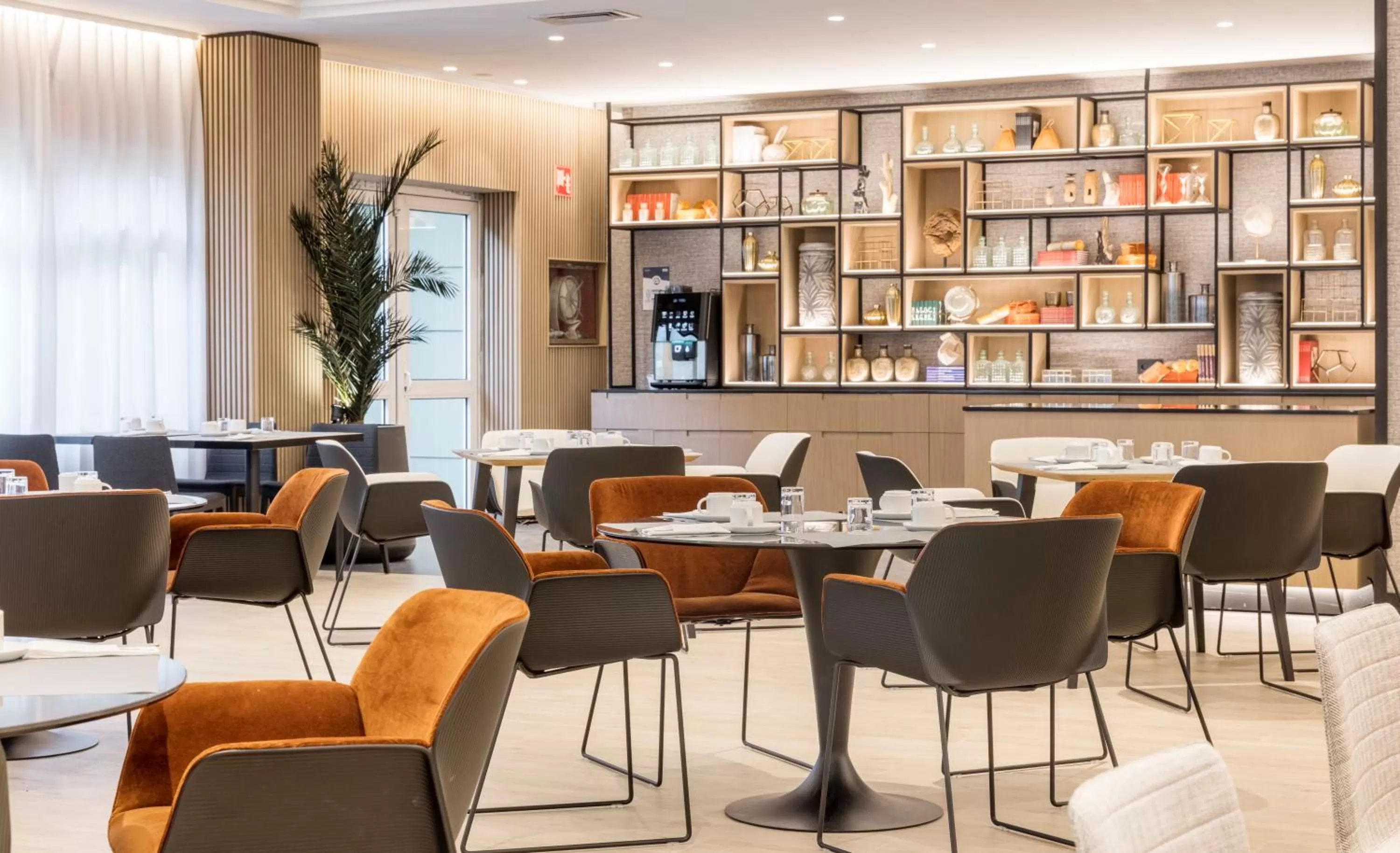 Lounge or bar in Ilunion Alcora Sevilla