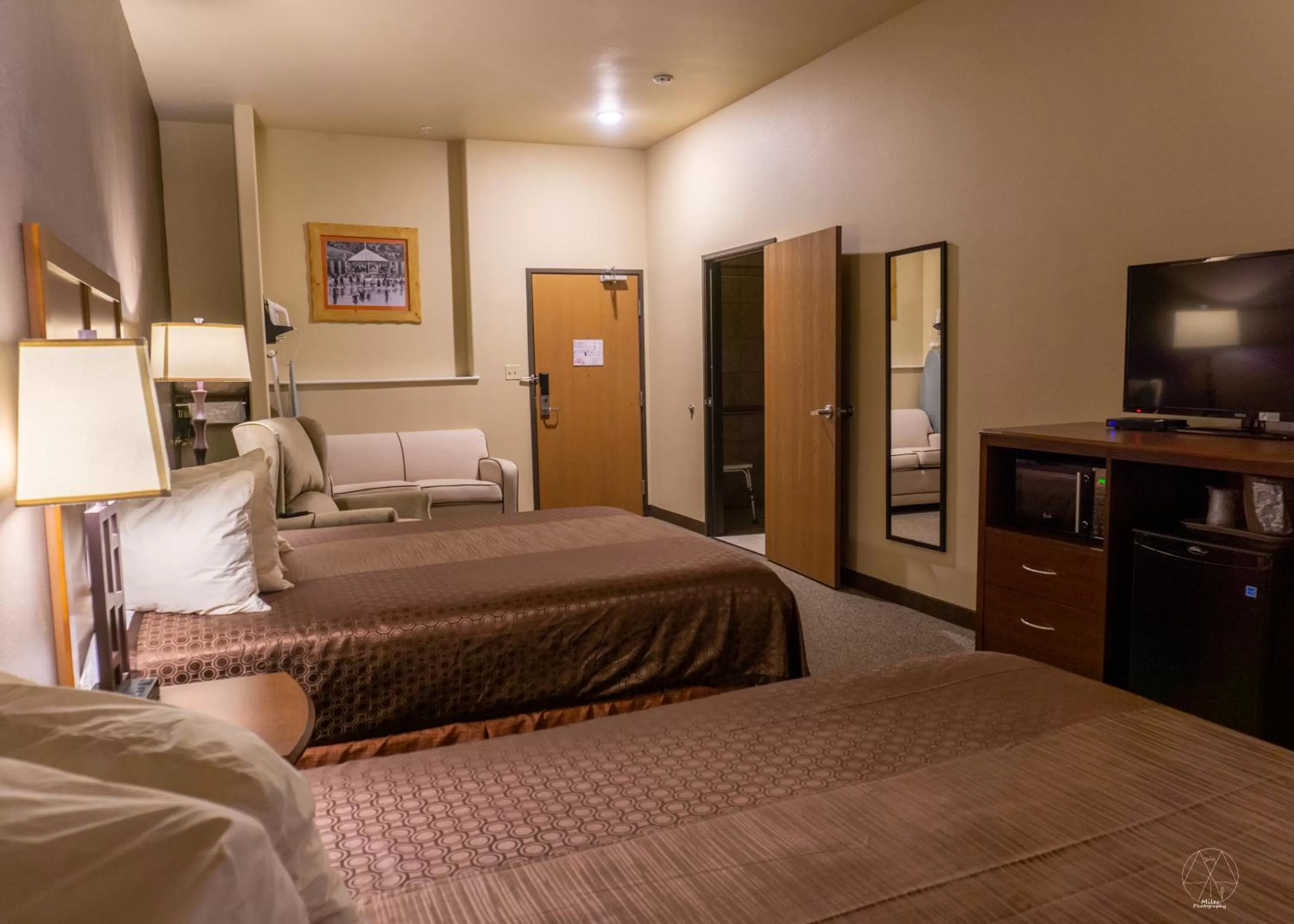 Bed in Newcastle Lodge & Convention Center