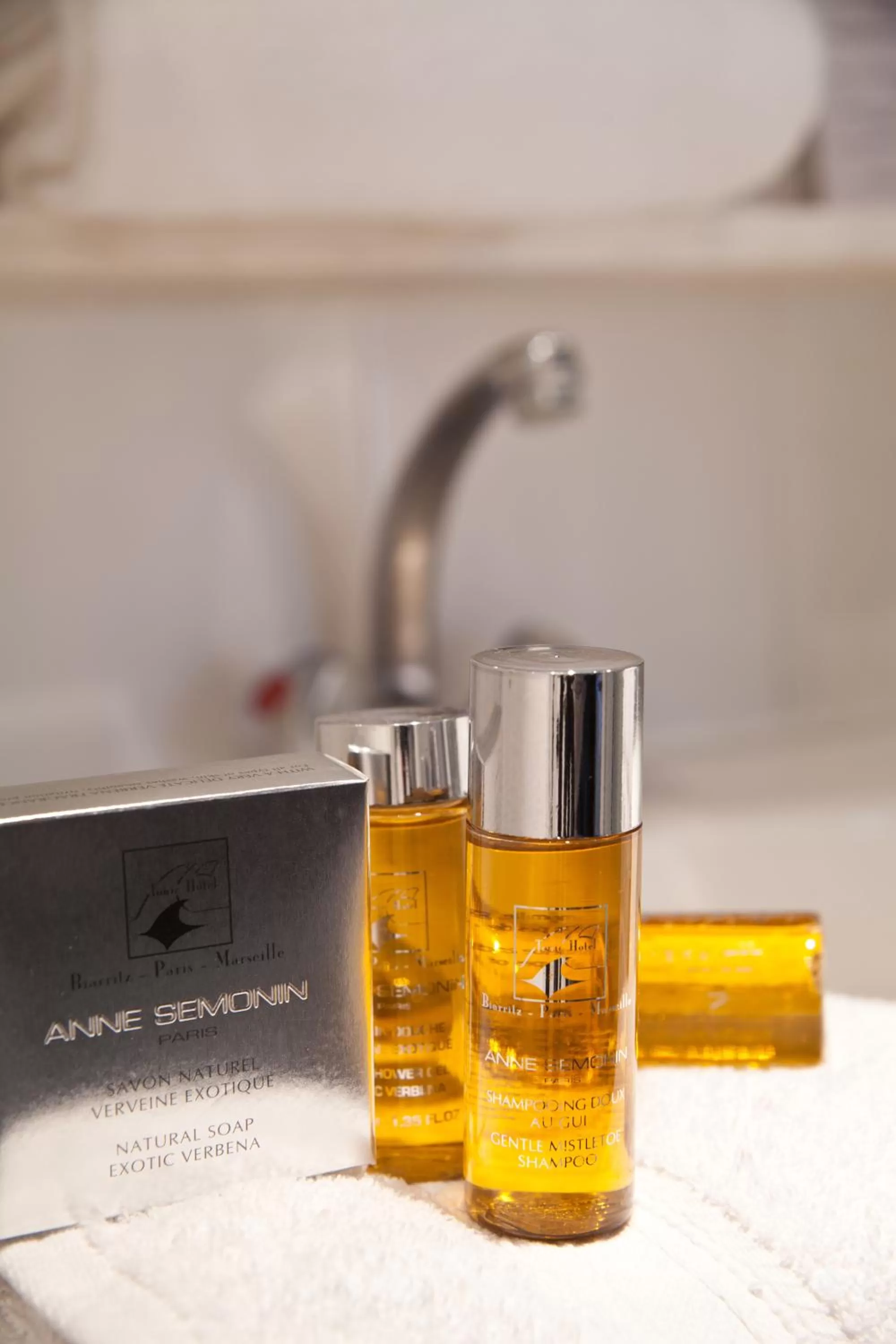 Bathroom in Tonic Hôtel du Louvre