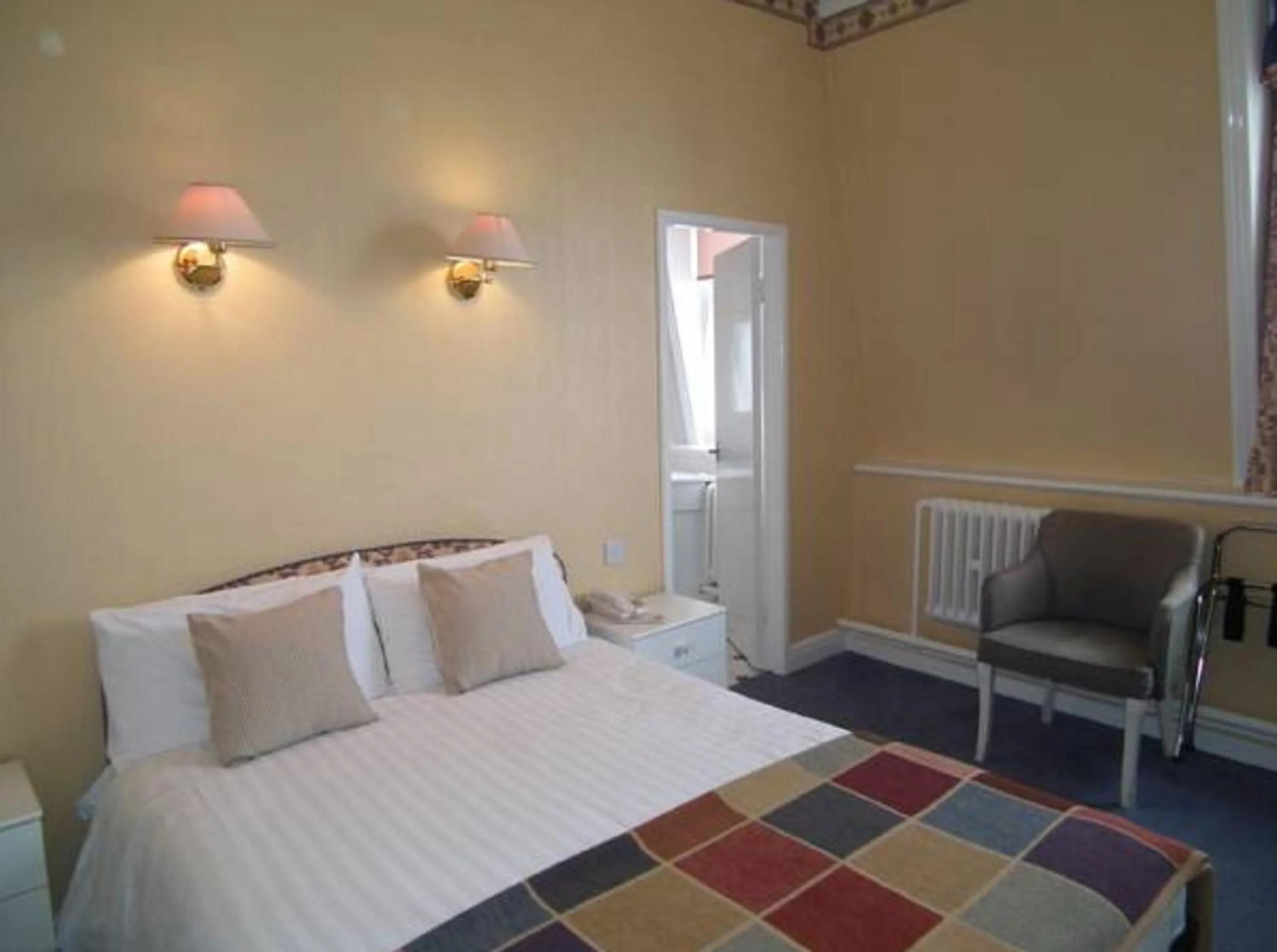 Bedroom, Bed in The North Euston Hotel