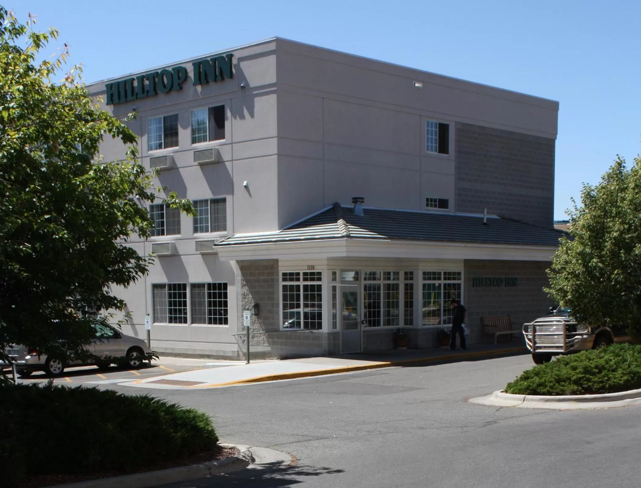 Facade/entrance in Hilltop Inn by Riversage