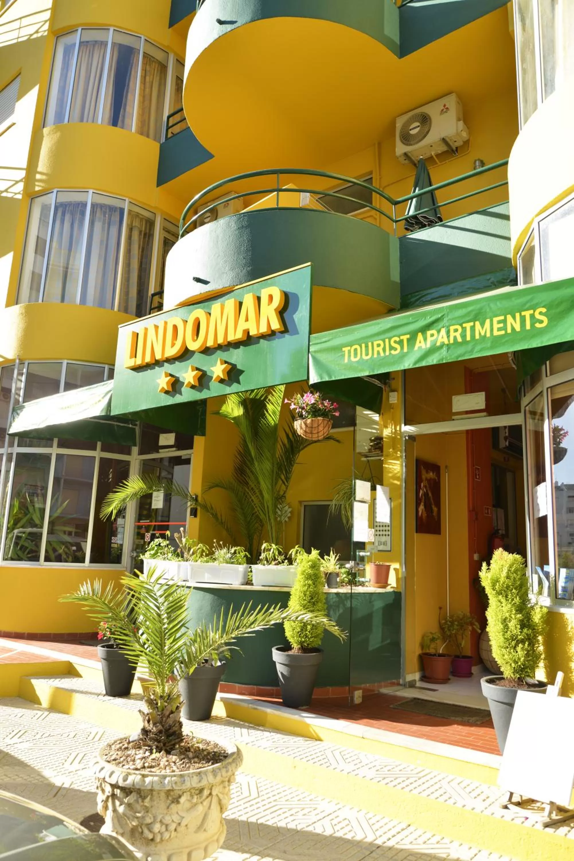 Facade/entrance in Apartamentos Turisticos Lindomar