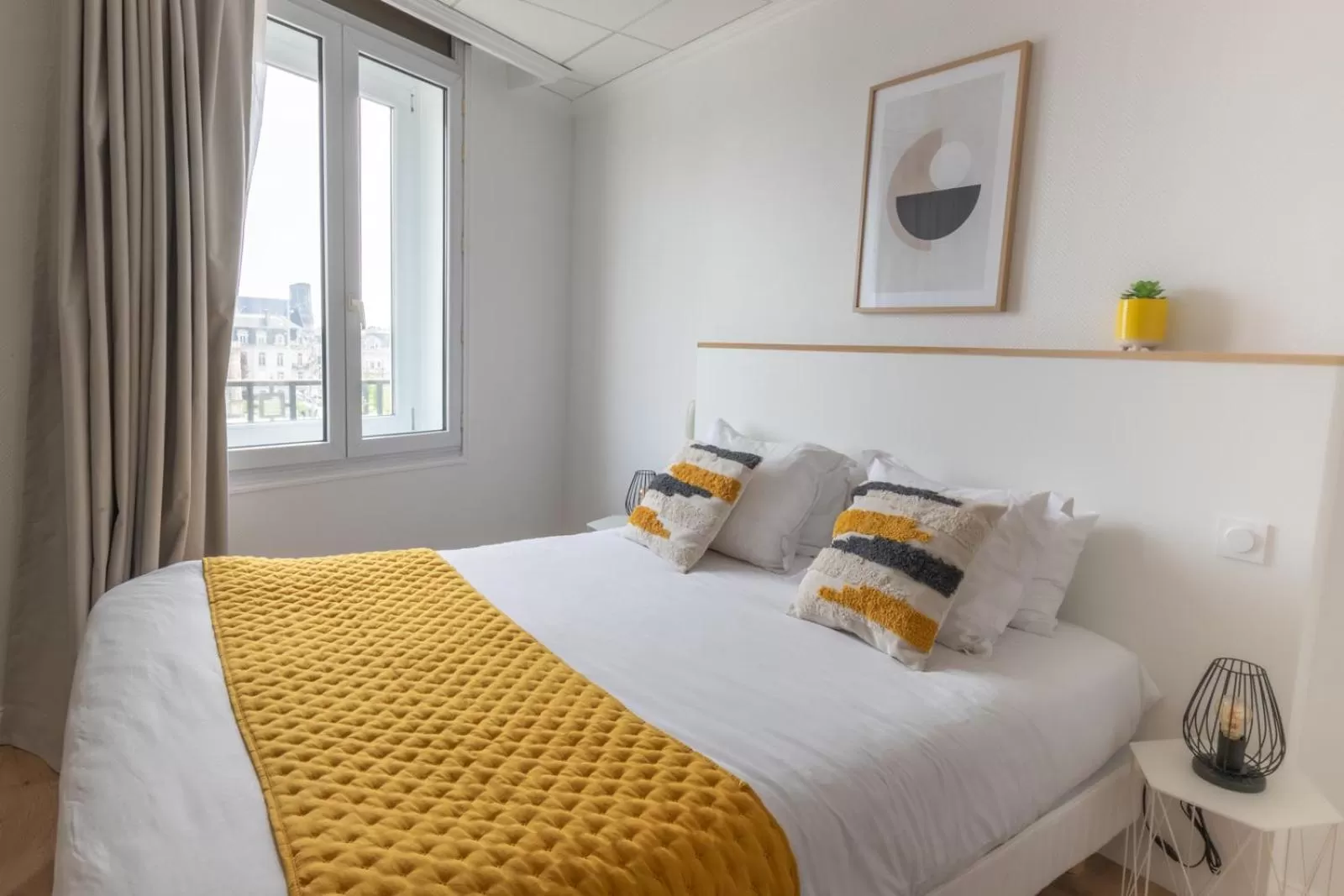 Bed in Hôtel Porte Mars Reims Gare Centre Arena