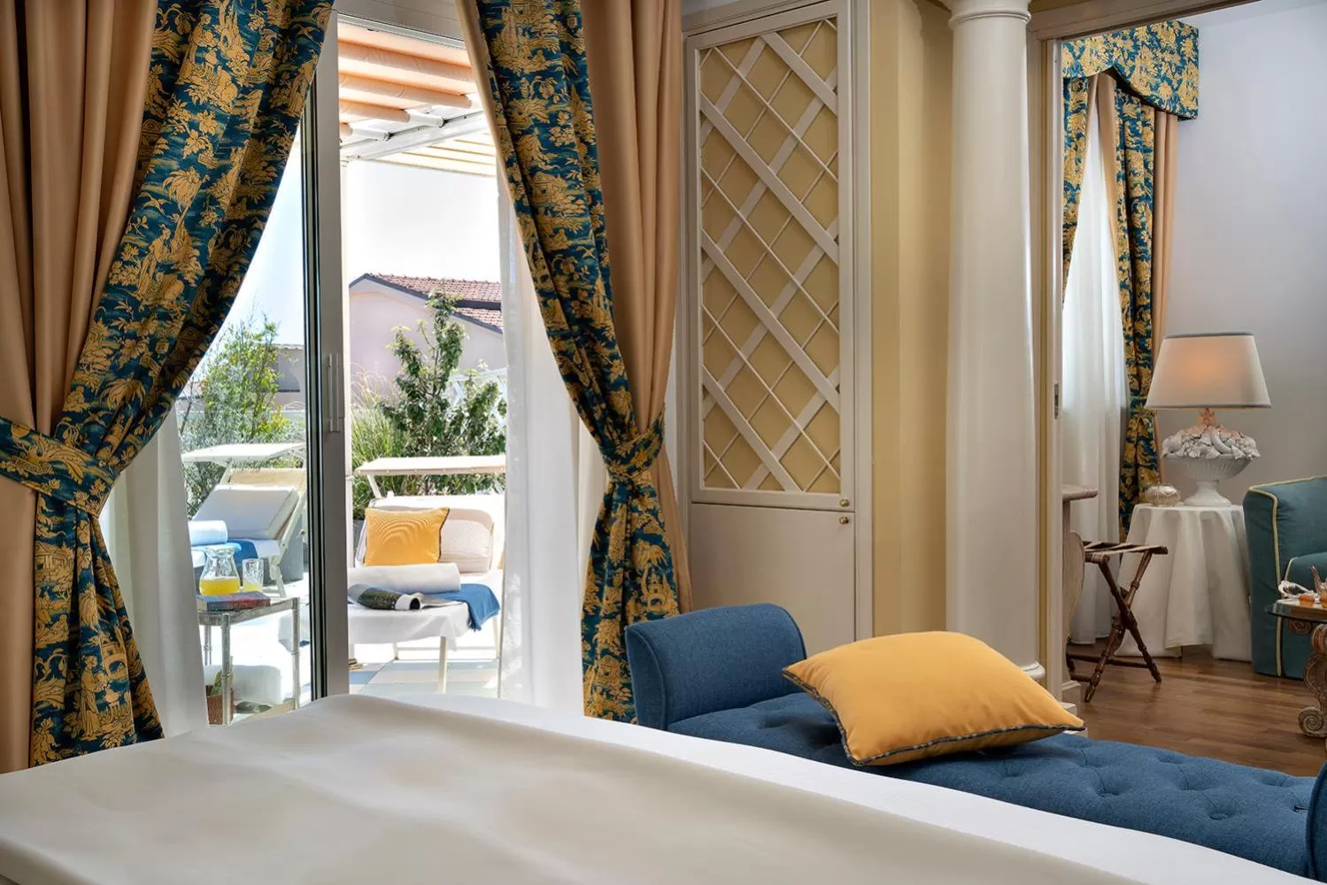 View (from property/room), Bed in Palace Hotel