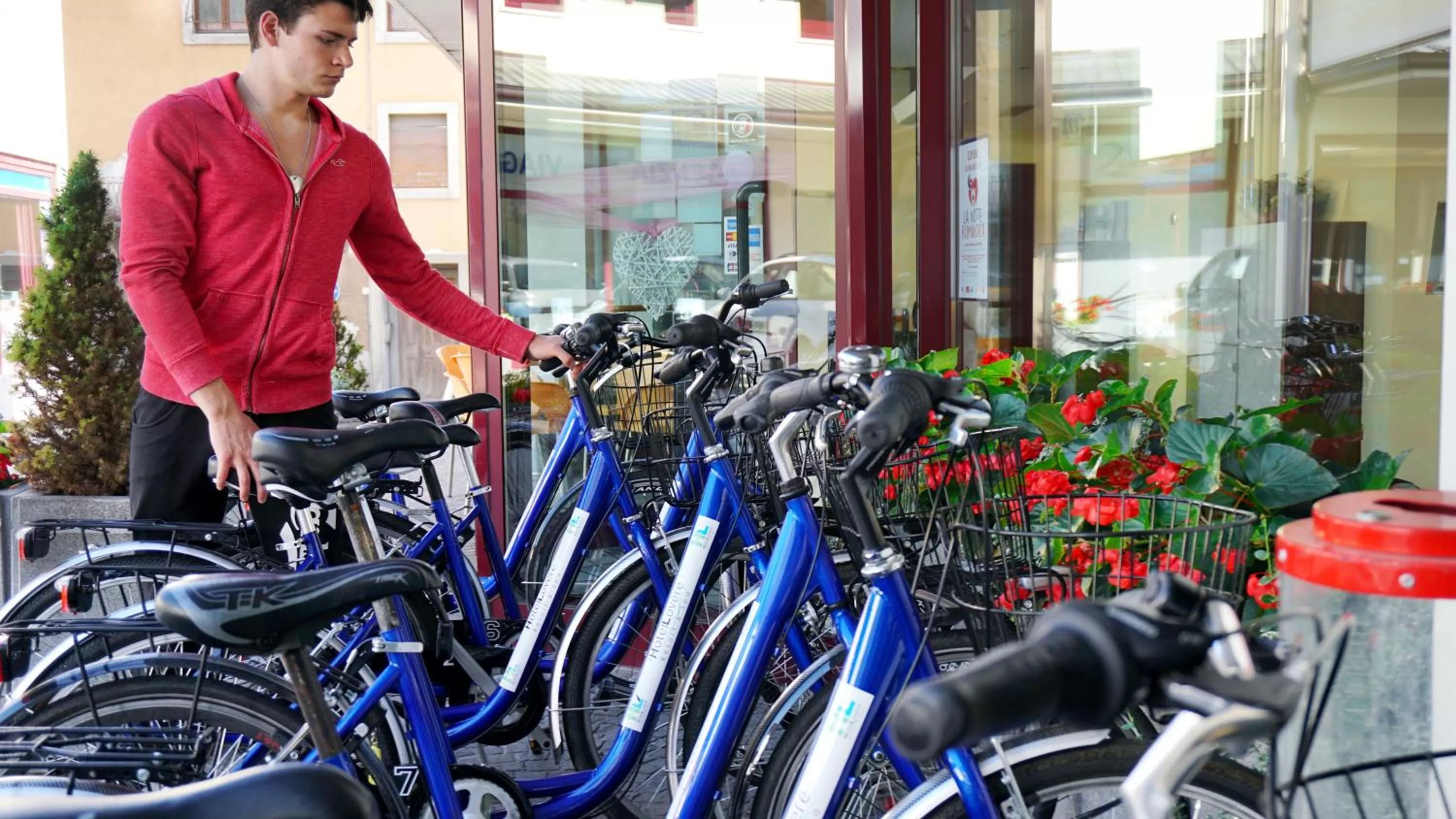 Cycling in Hotel Lovere Resort & Spa