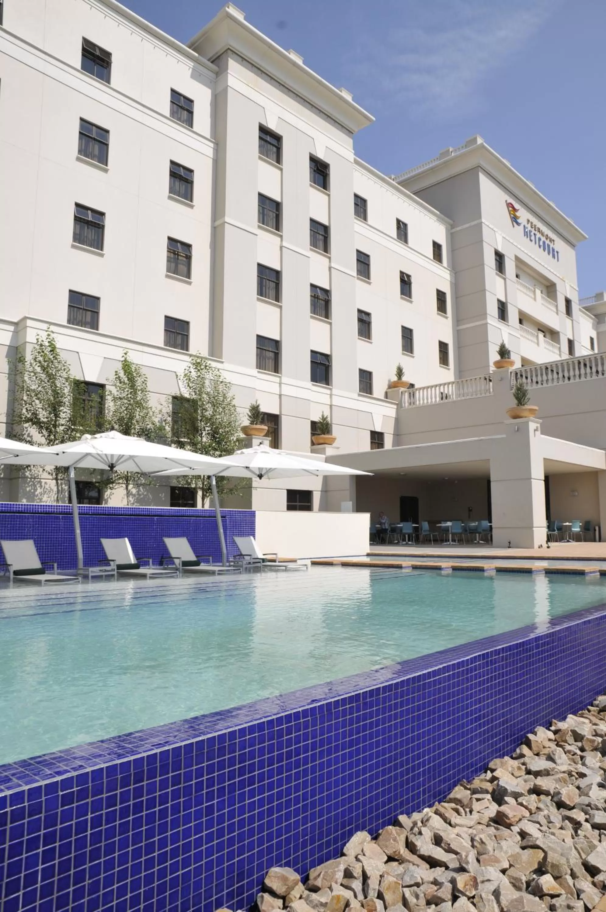 Property building in Metcourt at Emperors Palace