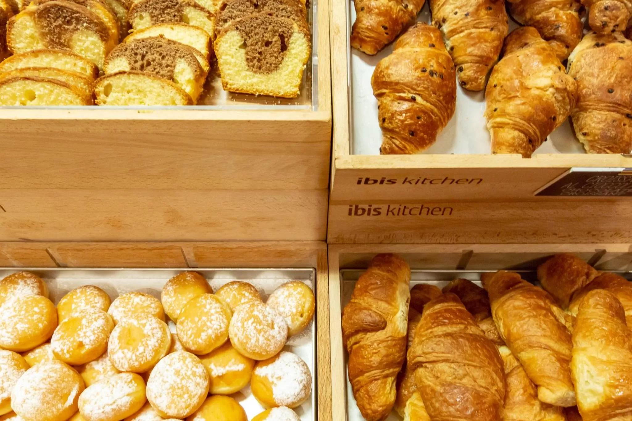 Buffet breakfast in Hotel Ibis Milano Malpensa