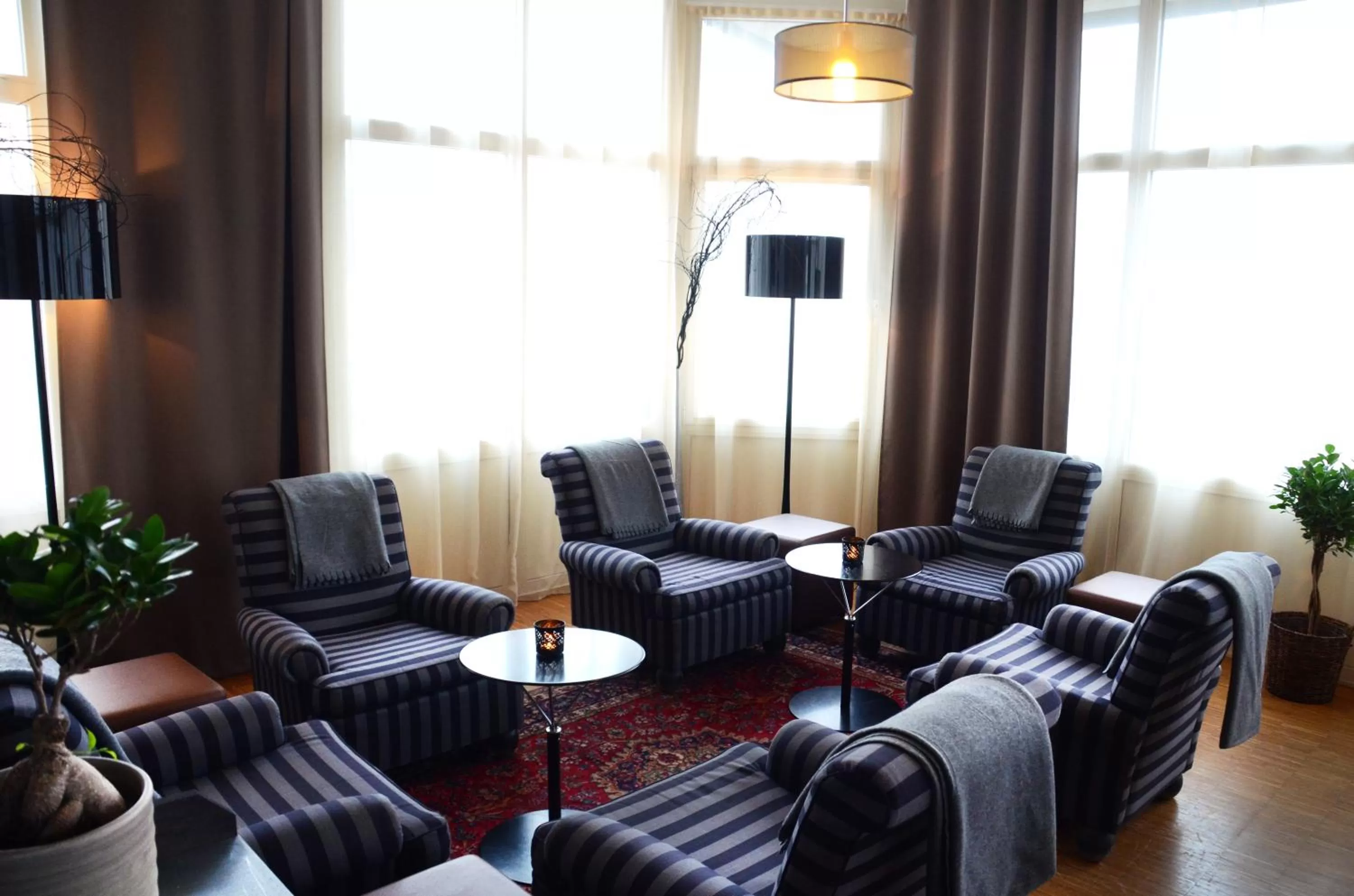 Restaurant/places to eat in Home Hotel Bilan