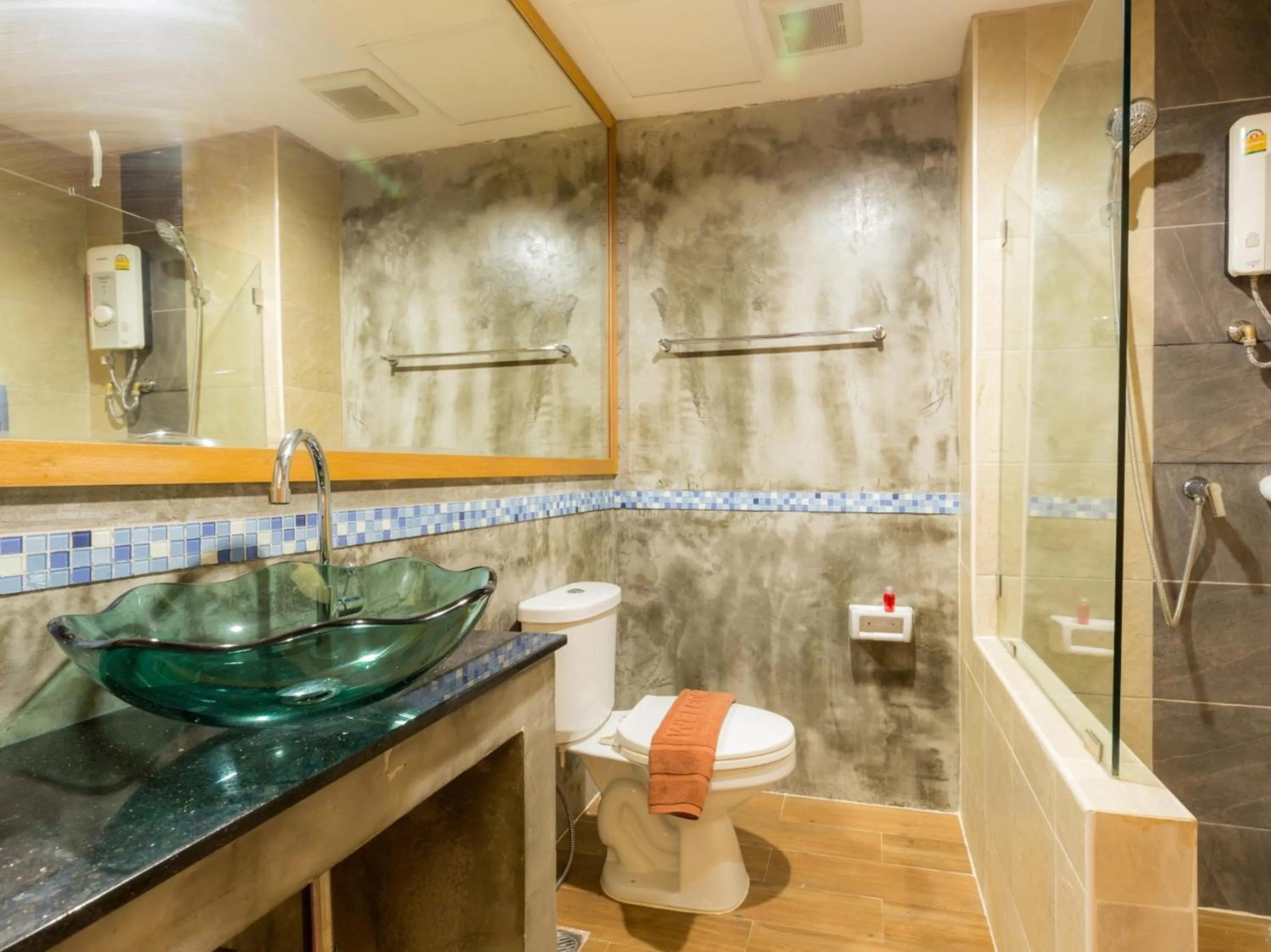 Toilet in Tee Pak Dee Resident Phuket