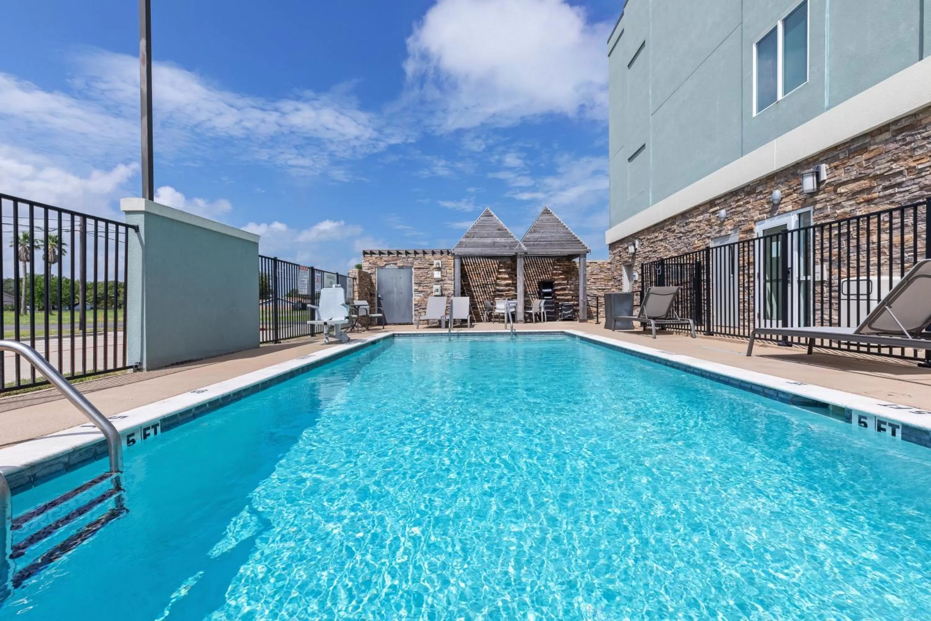 Swimming pool in Holiday Inn Express & Suites Rockport - Bay View by IHG
