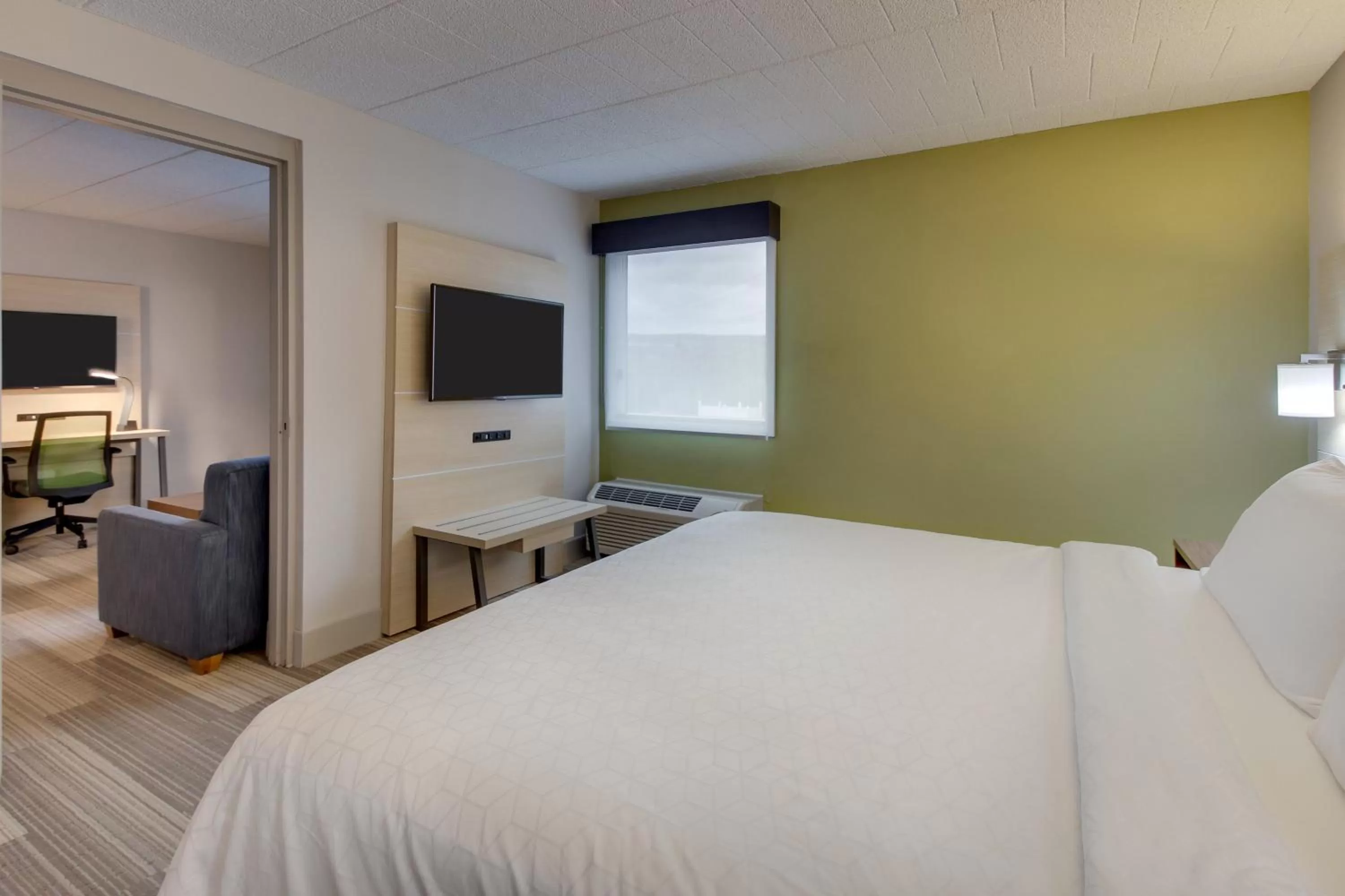 Photo of the whole room, Bed in Holiday Inn Express Pittston - Scranton Airport by IHG