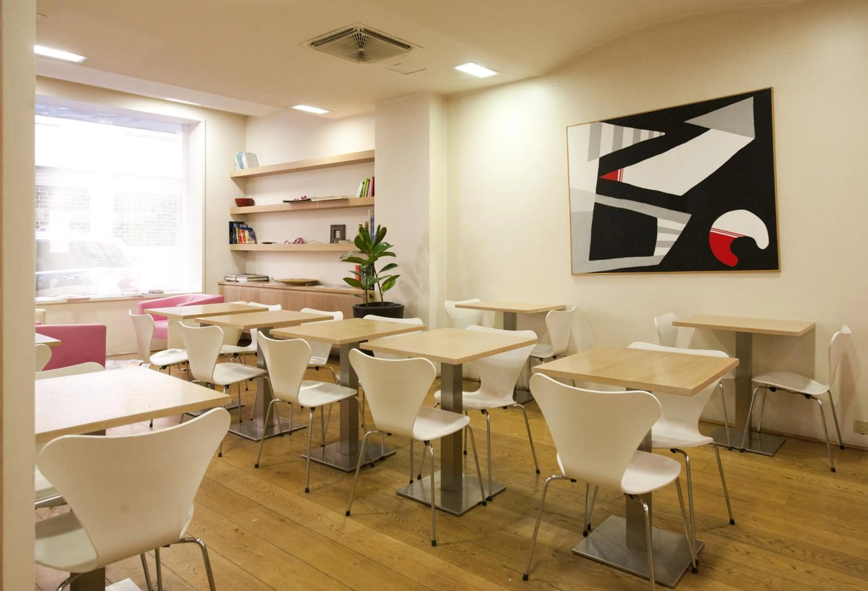 Restaurant/places to eat in Hotel Touring