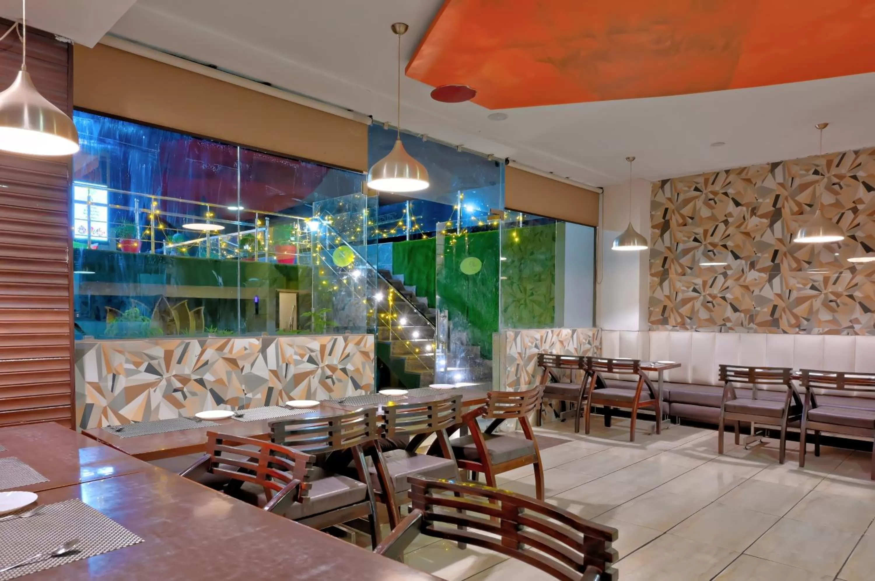 Restaurant/places to eat in Crestline Sallow Club