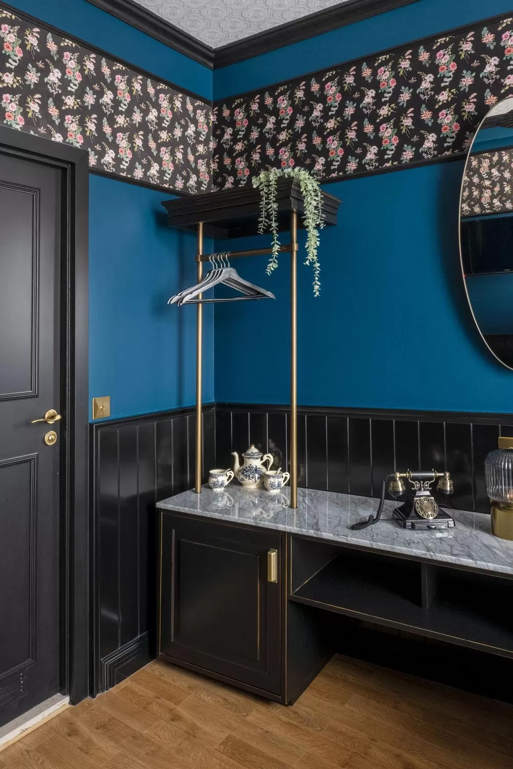 Photo of the whole room in Craves