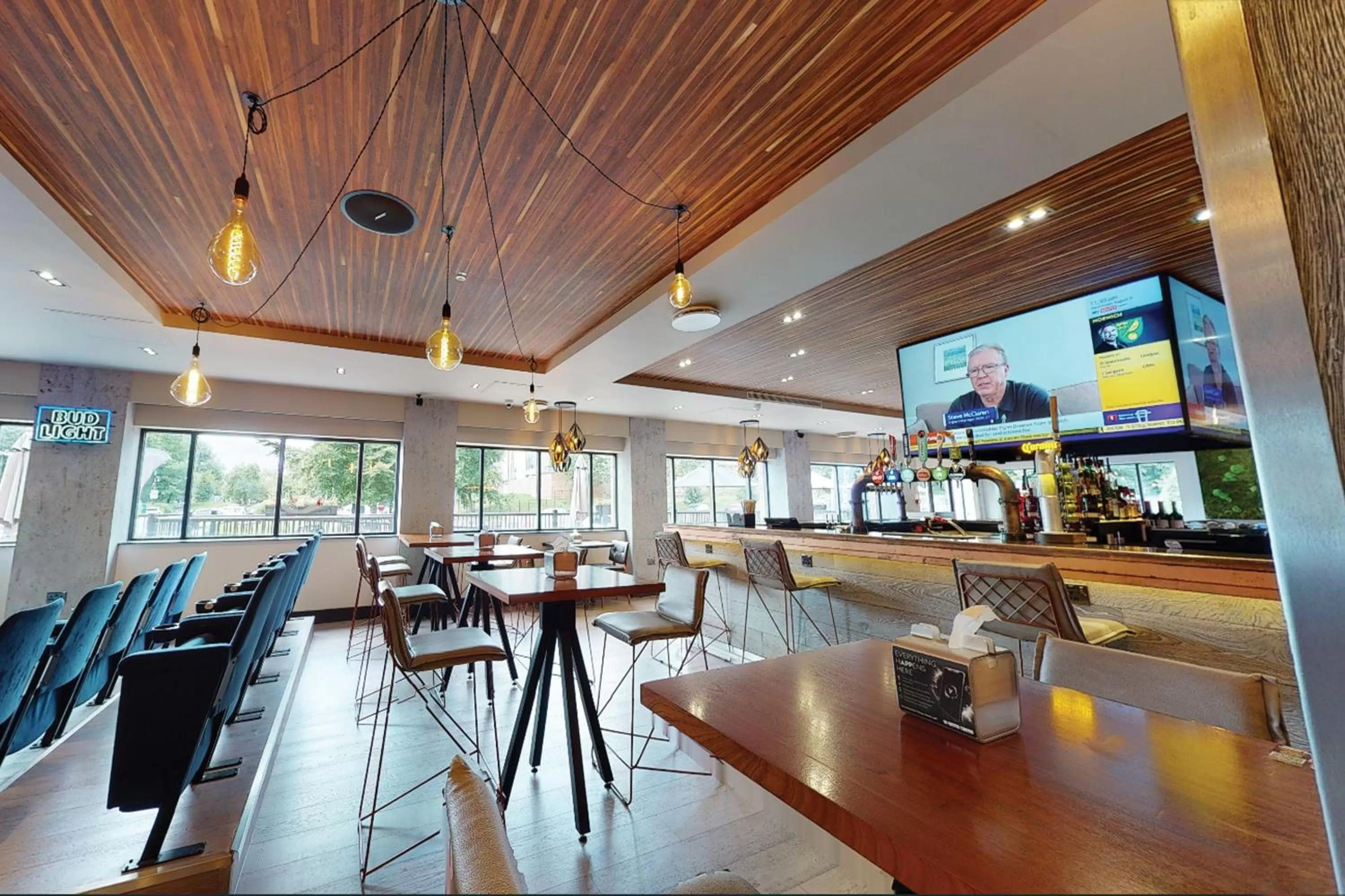 Restaurant/places to eat in Village Hotel Leeds North