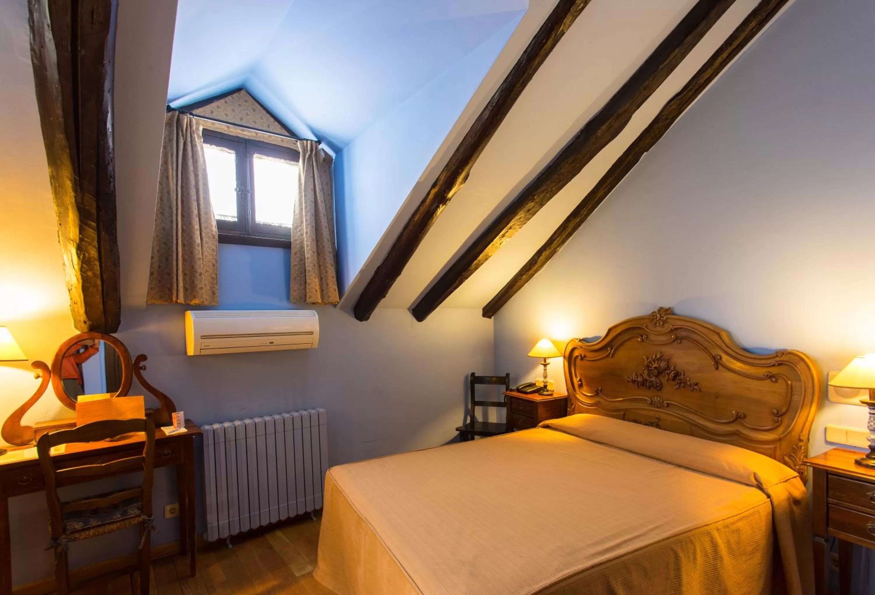Photo of the whole room, Bed in Hotel La Posada Regia