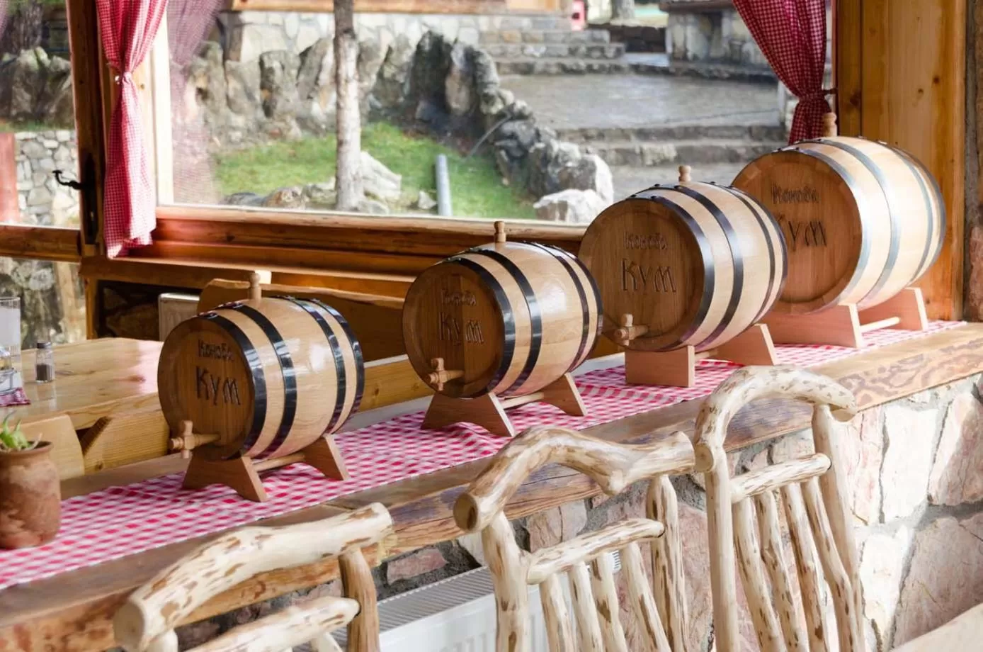 Restaurant/places to eat in Bed & Breakfast KUM