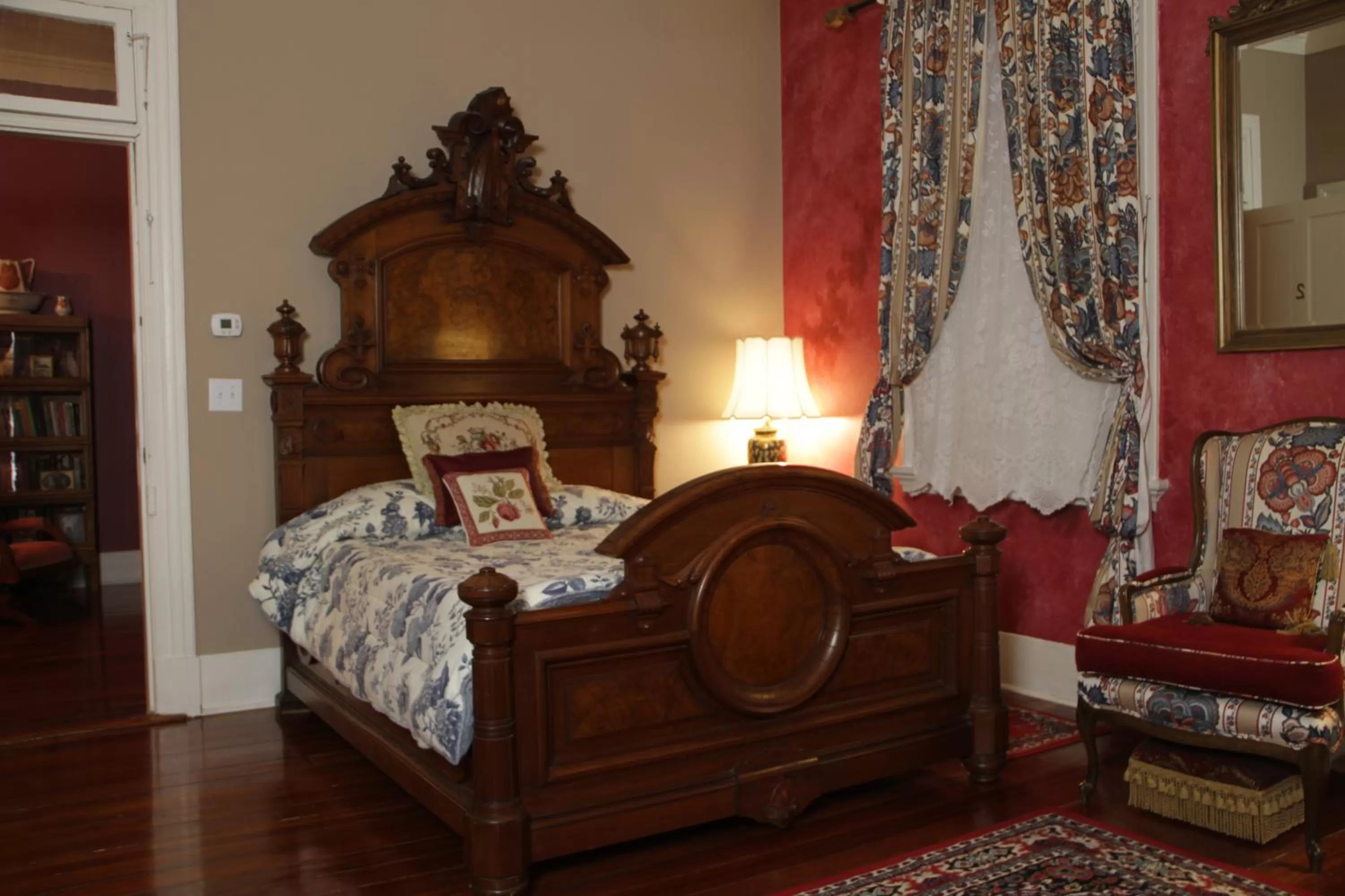 Bed in Flowertown Bed and Breakfast