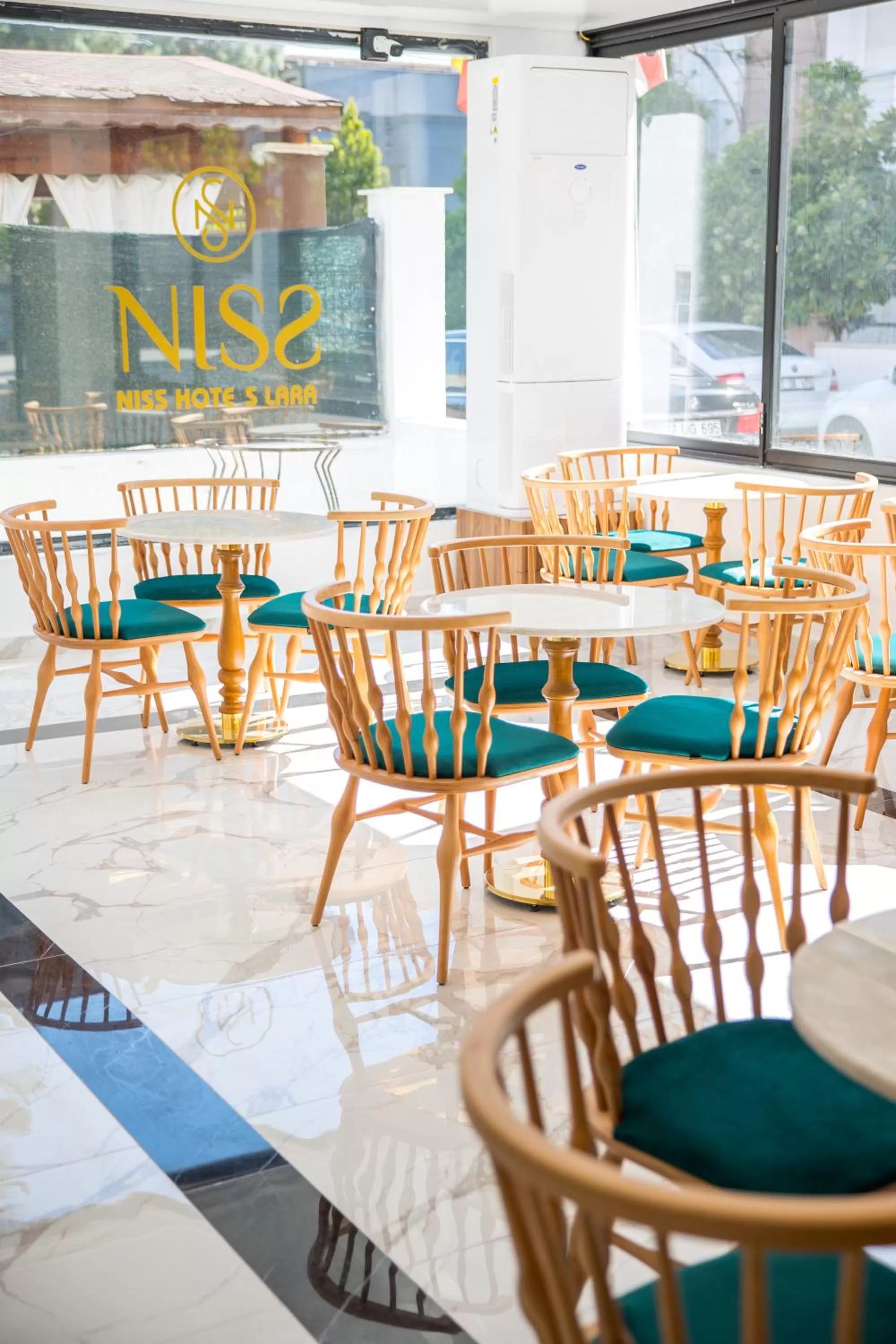 Restaurant/places to eat in Niss Lara Hotel
