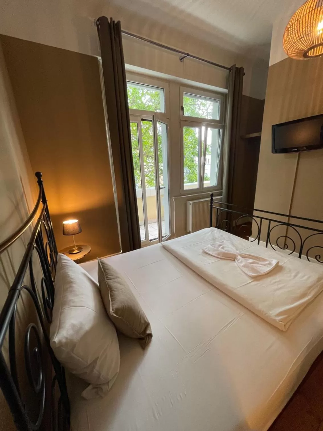 Photo of the whole room, Bed in AUERSTEIN-Hotels auerstein & auerstein-mono