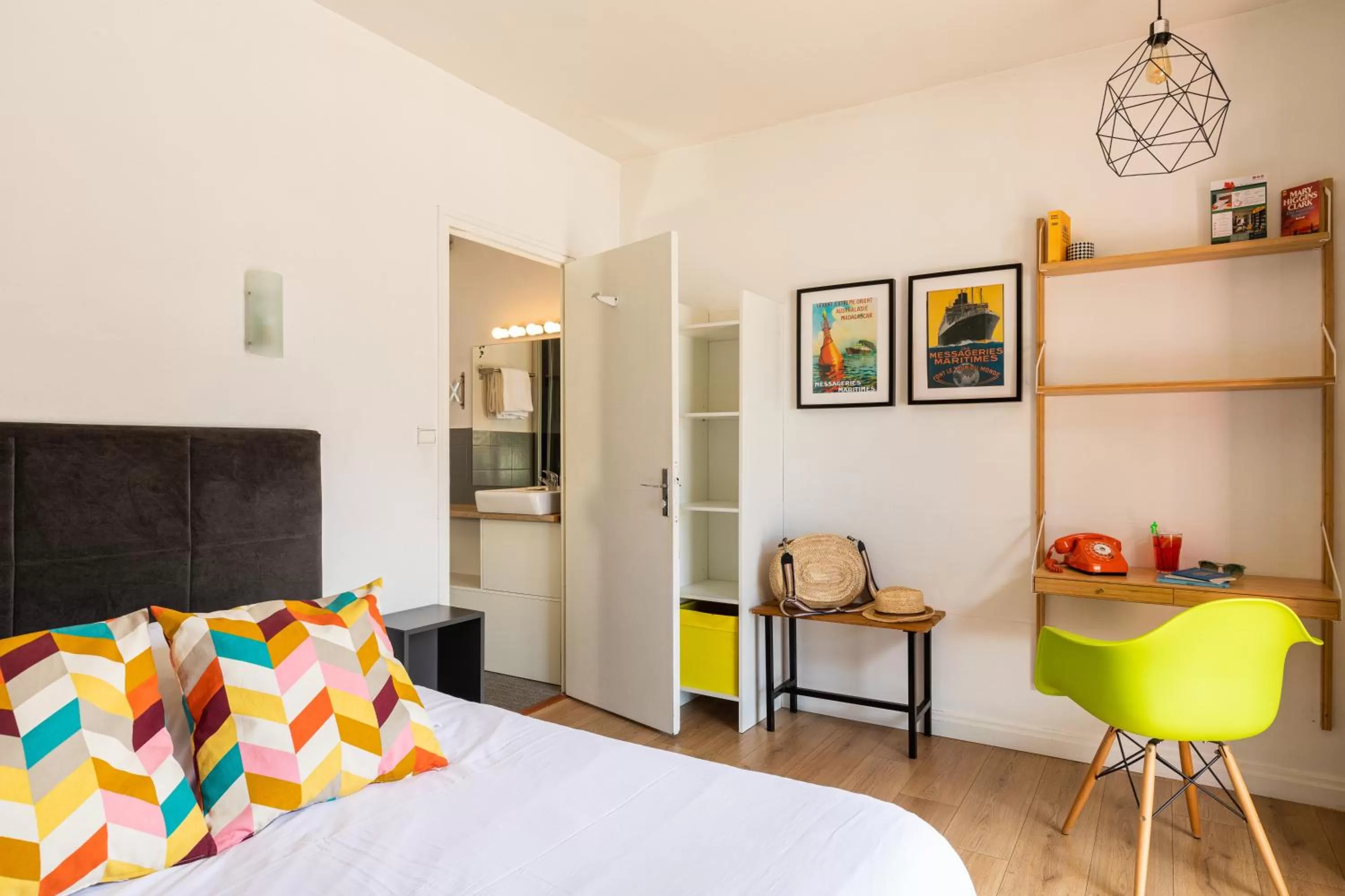 Photo of the whole room, Bed in Hôtel Les Hauts de Meursault