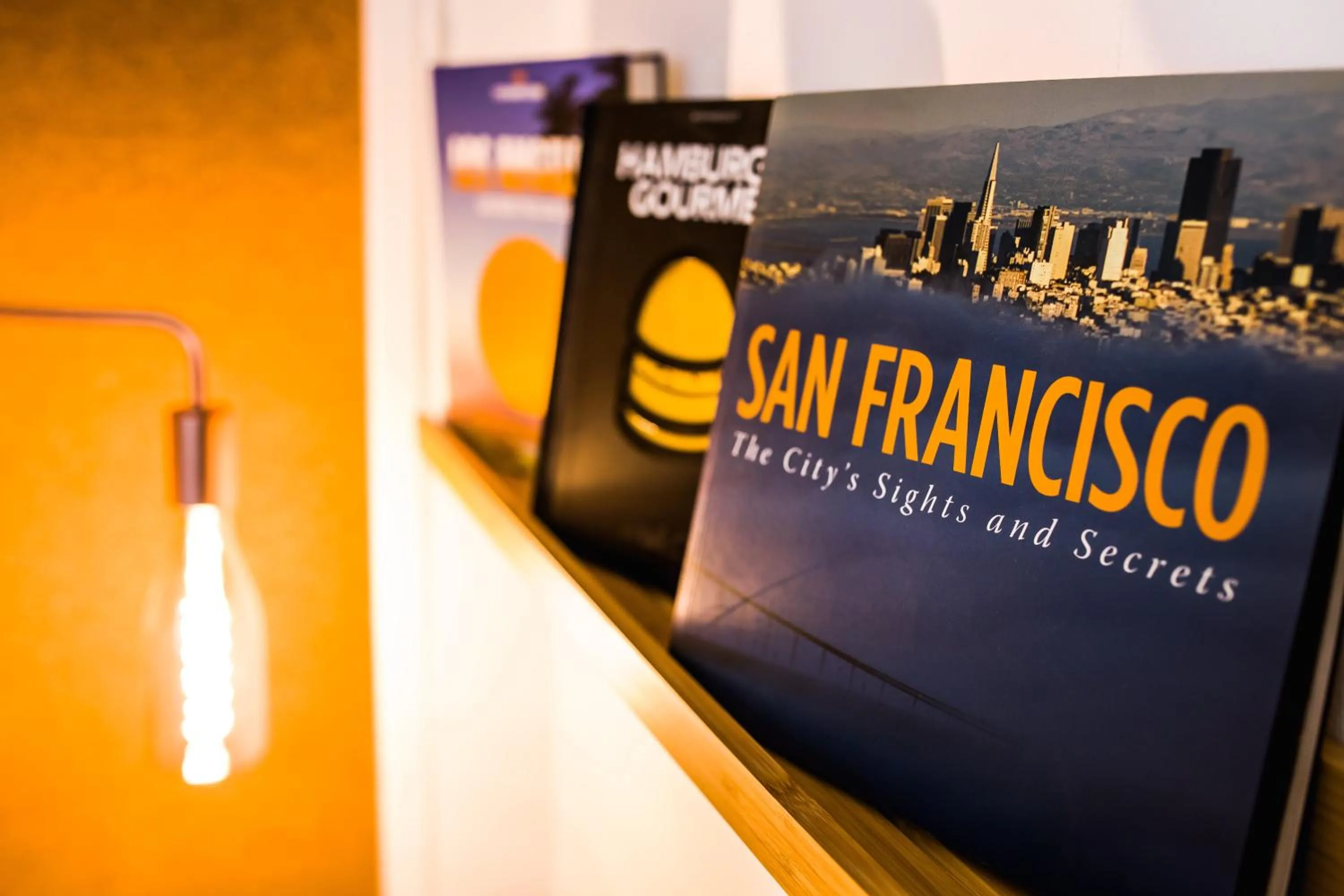 Communal lounge/ TV room in Hotel Gascogne