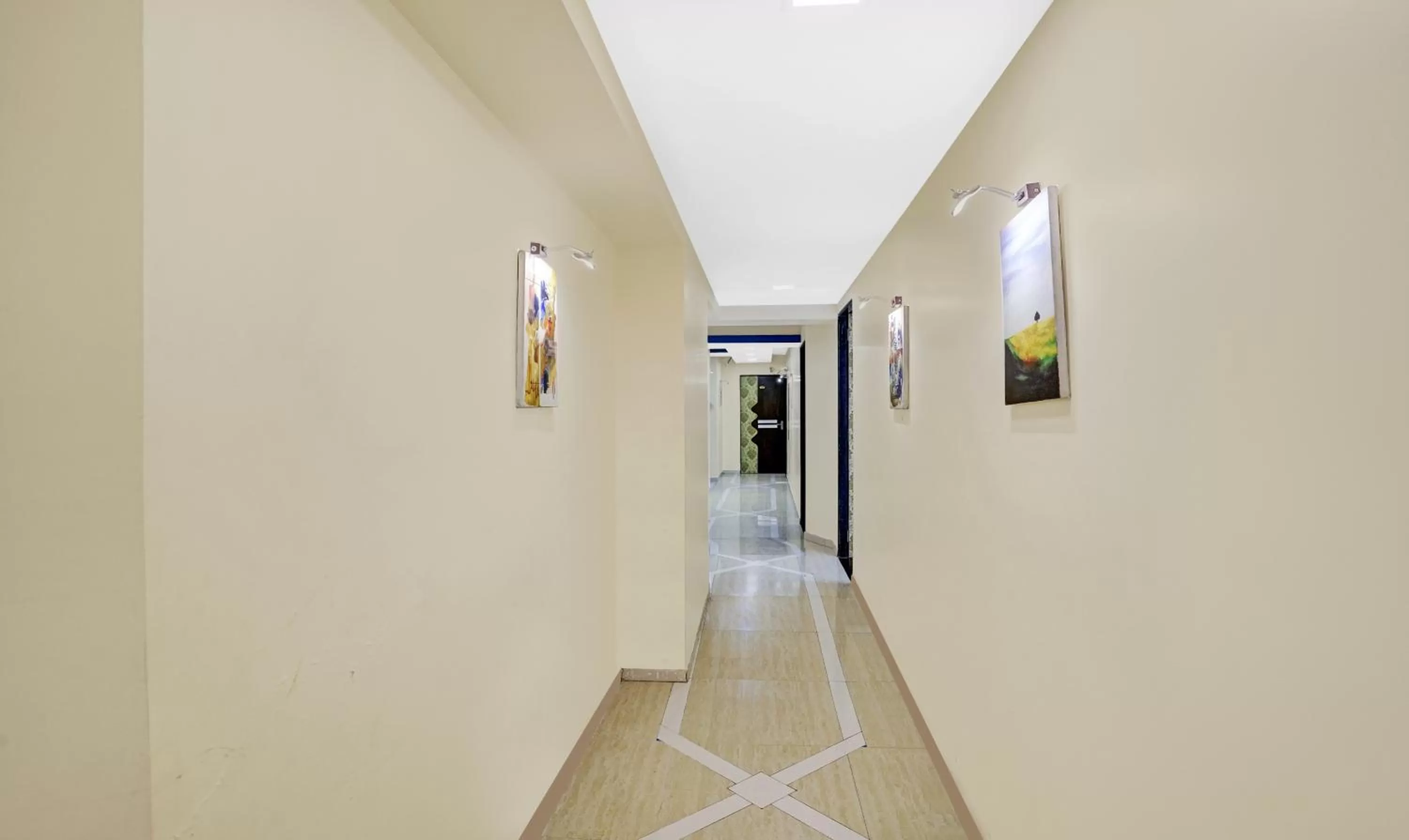 Itsy By Treebo - Amber Corp Inn, NESCO