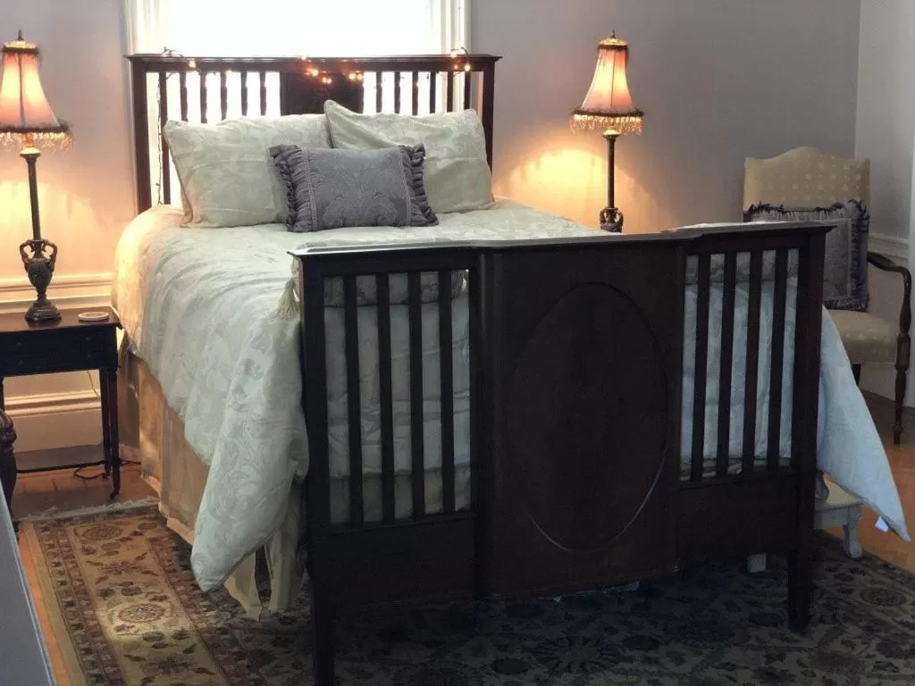 Bed in Silver Fountain Inn