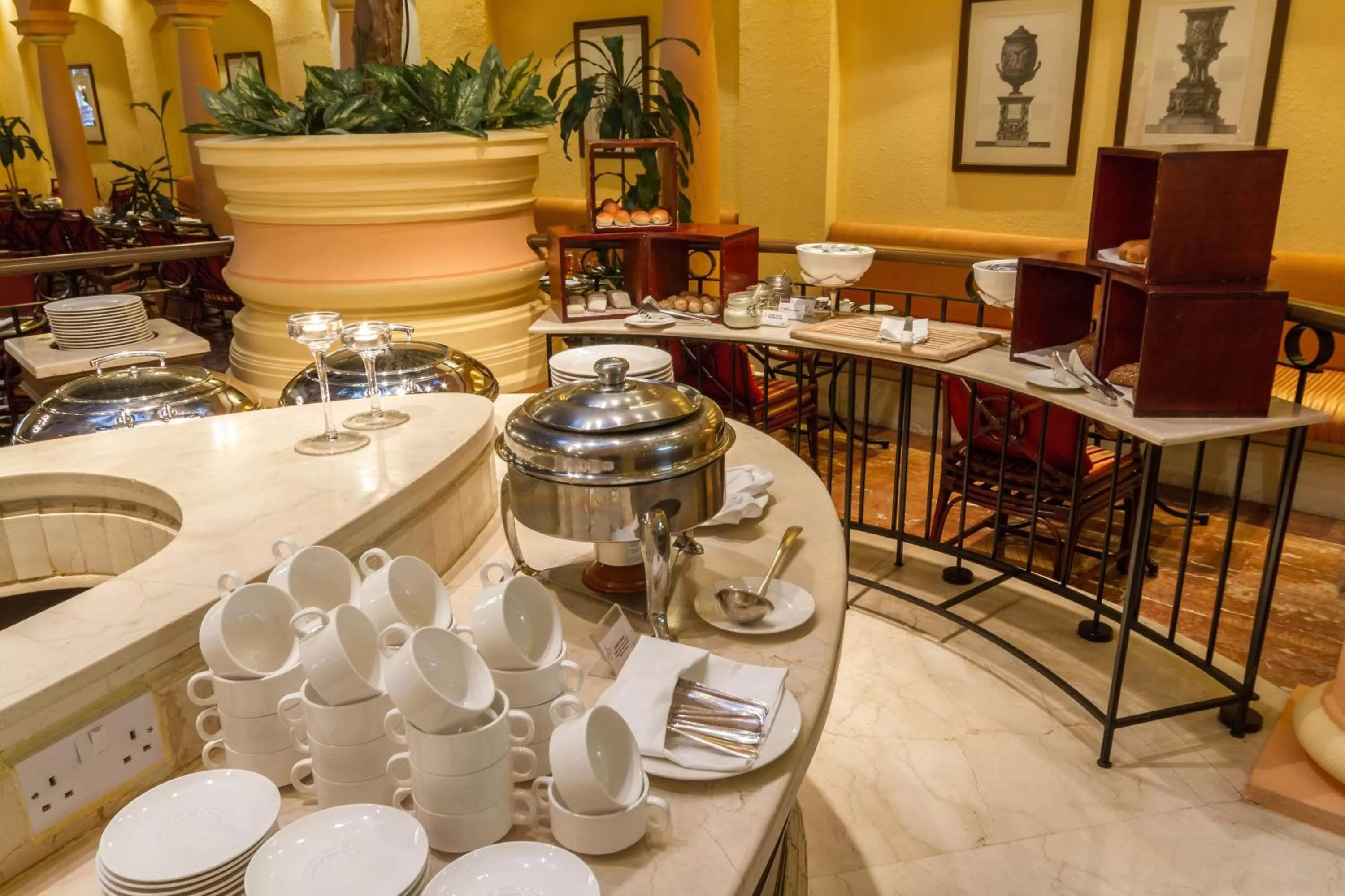 Restaurant/Places to Eat in Grand Excelsior Hotel Deira