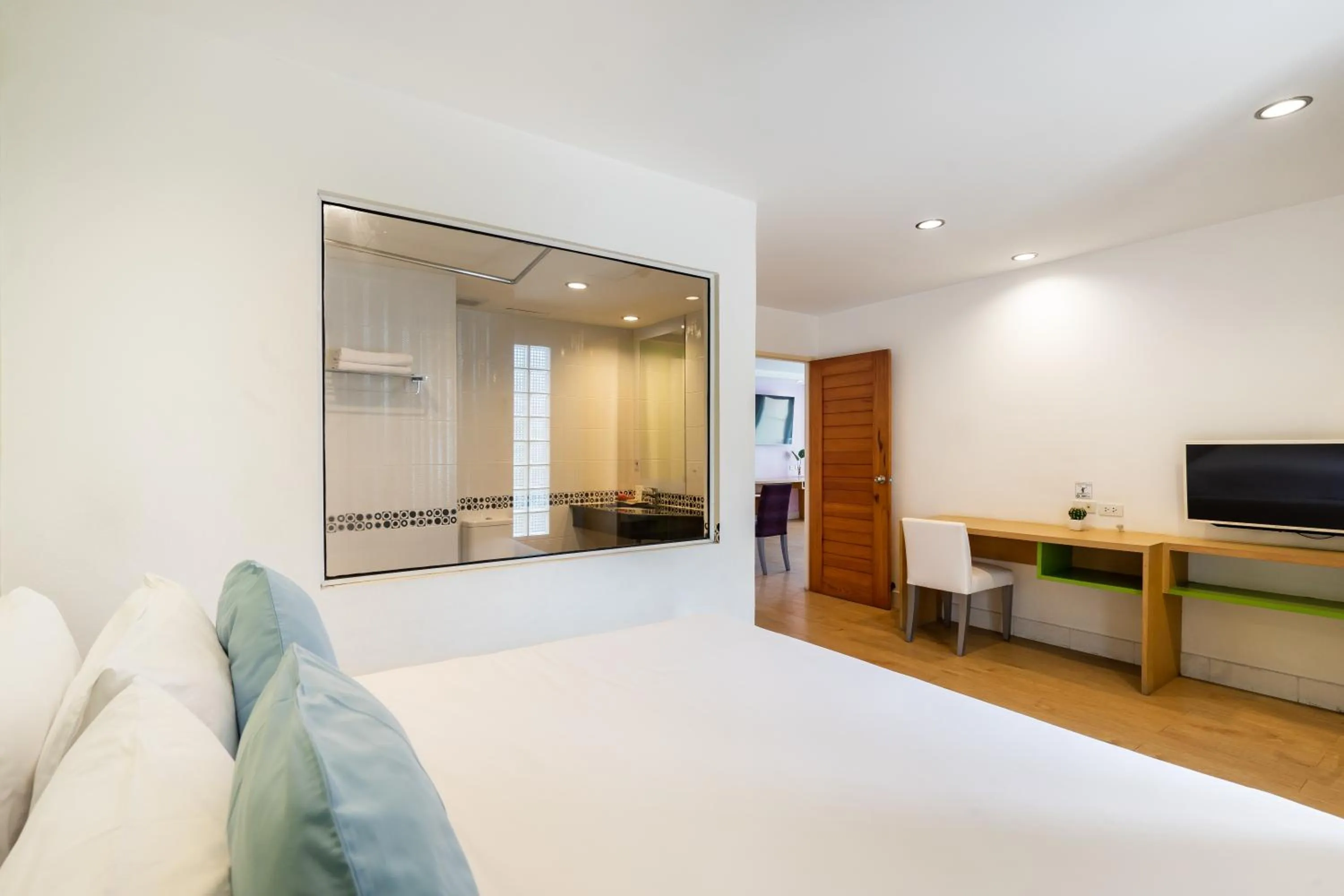 Photo of the whole room, Bed in Best Bella Pattaya