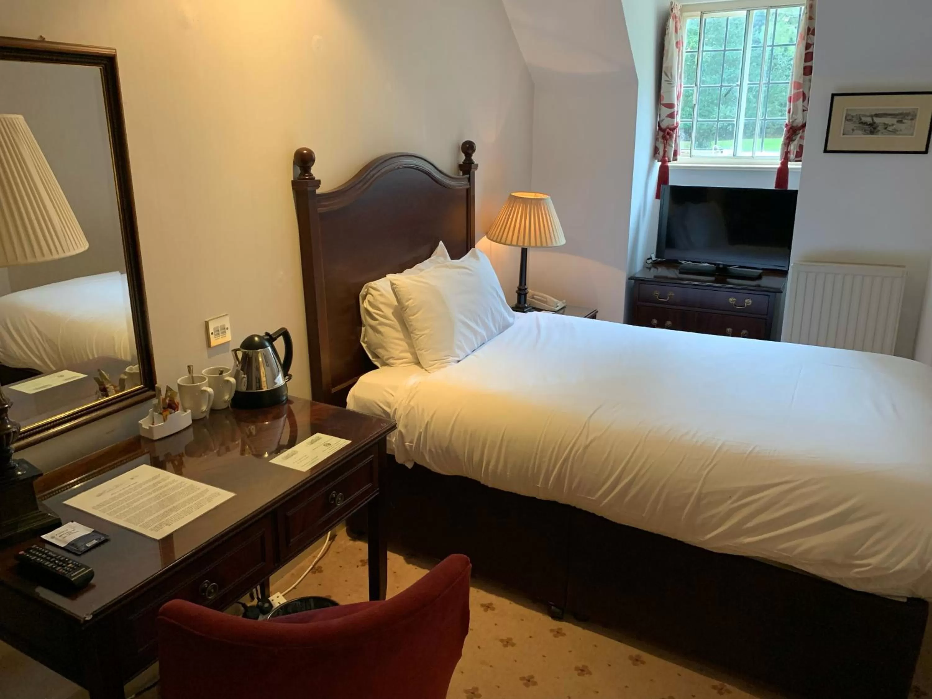 View (from property/room), Bed in Flitwick Manor Hotel