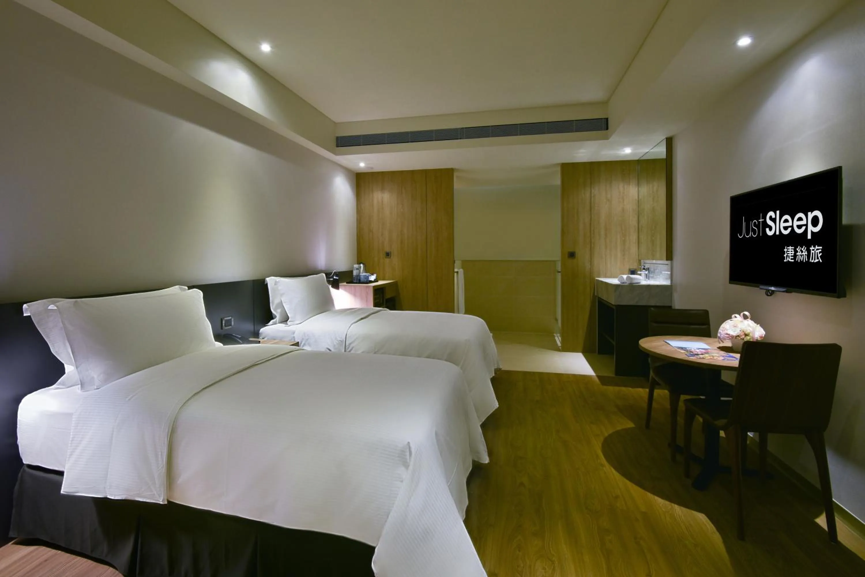 Photo of the whole room, Bed in Just Sleep Kaohsiung Station