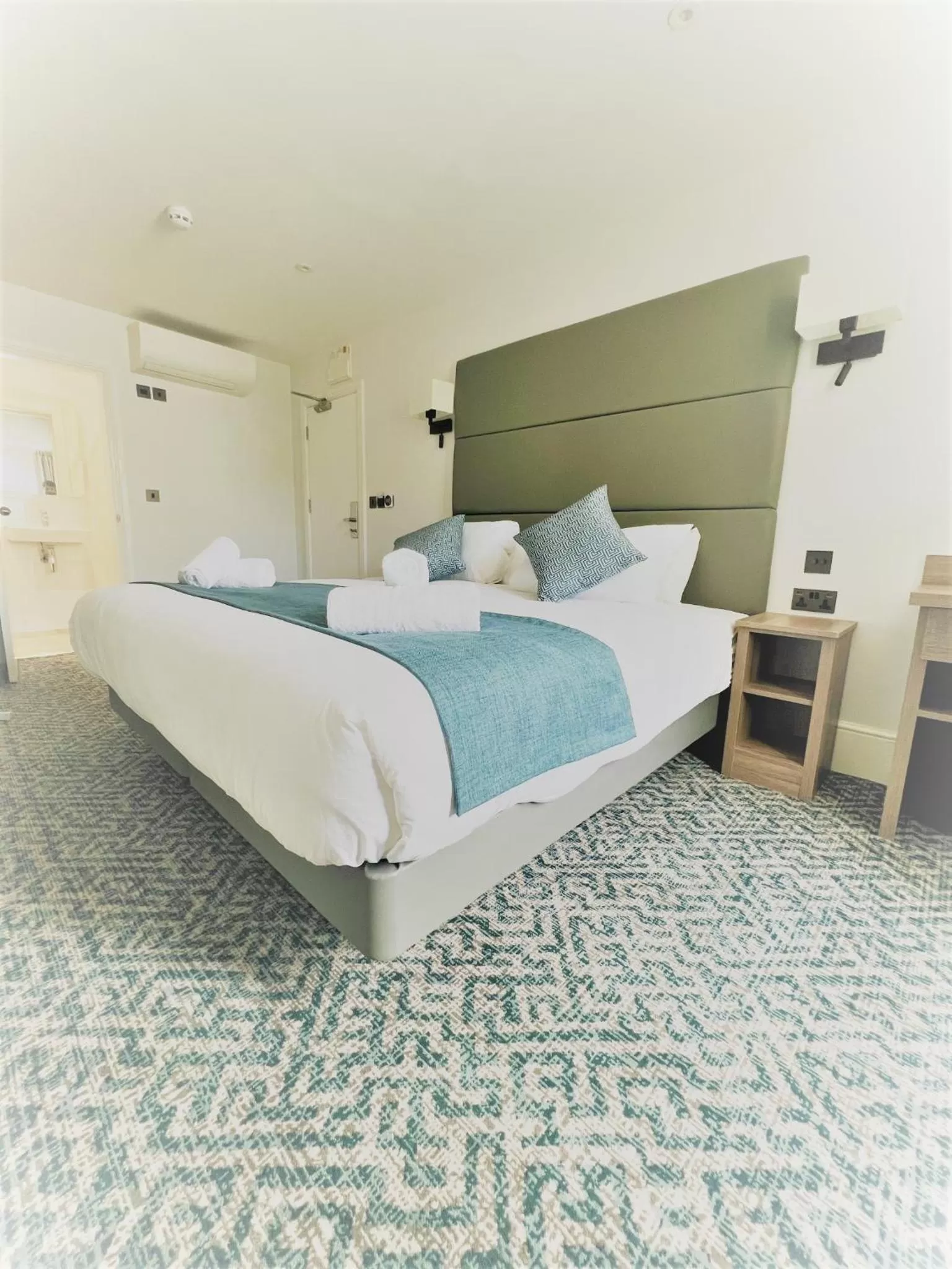 Bed in The J Hyde Park - A Park Avenue Hotel