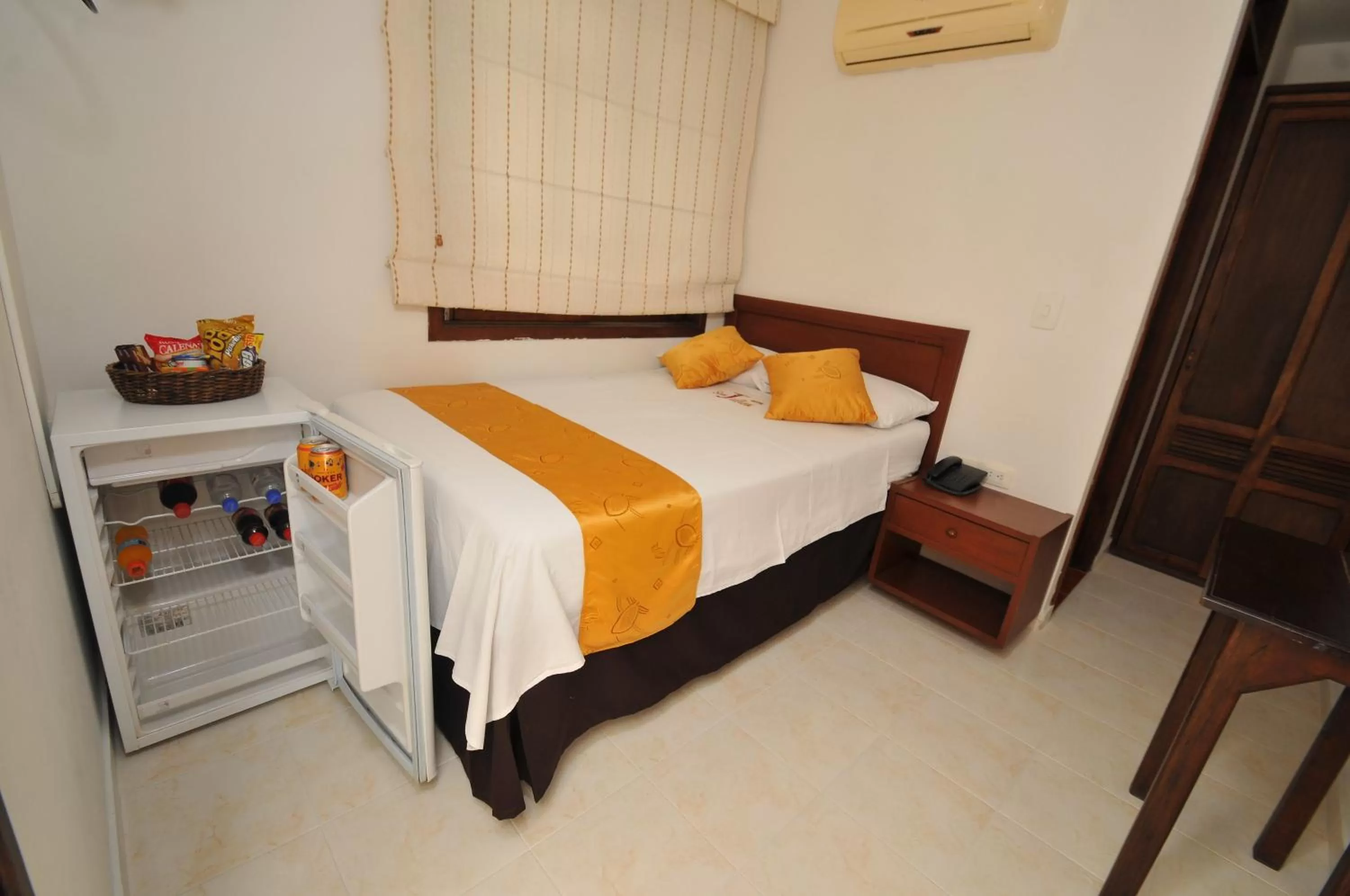 Shower, Bed in Hotel San Julian