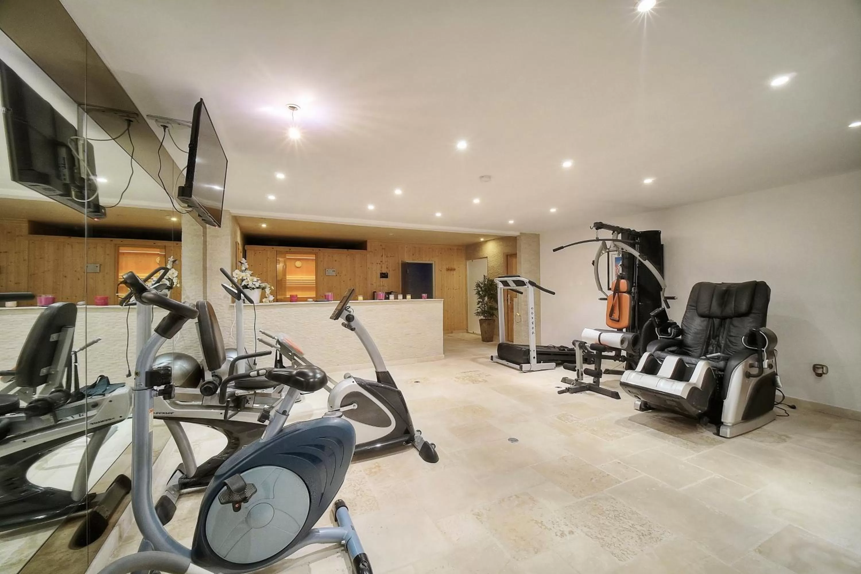 Fitness Center/Facilities in Chambre d'hôte "HAVRE DE PAIX" Prestige jacuzzi, hammam, sauna, PISCINE Mougins Cannes Grasse