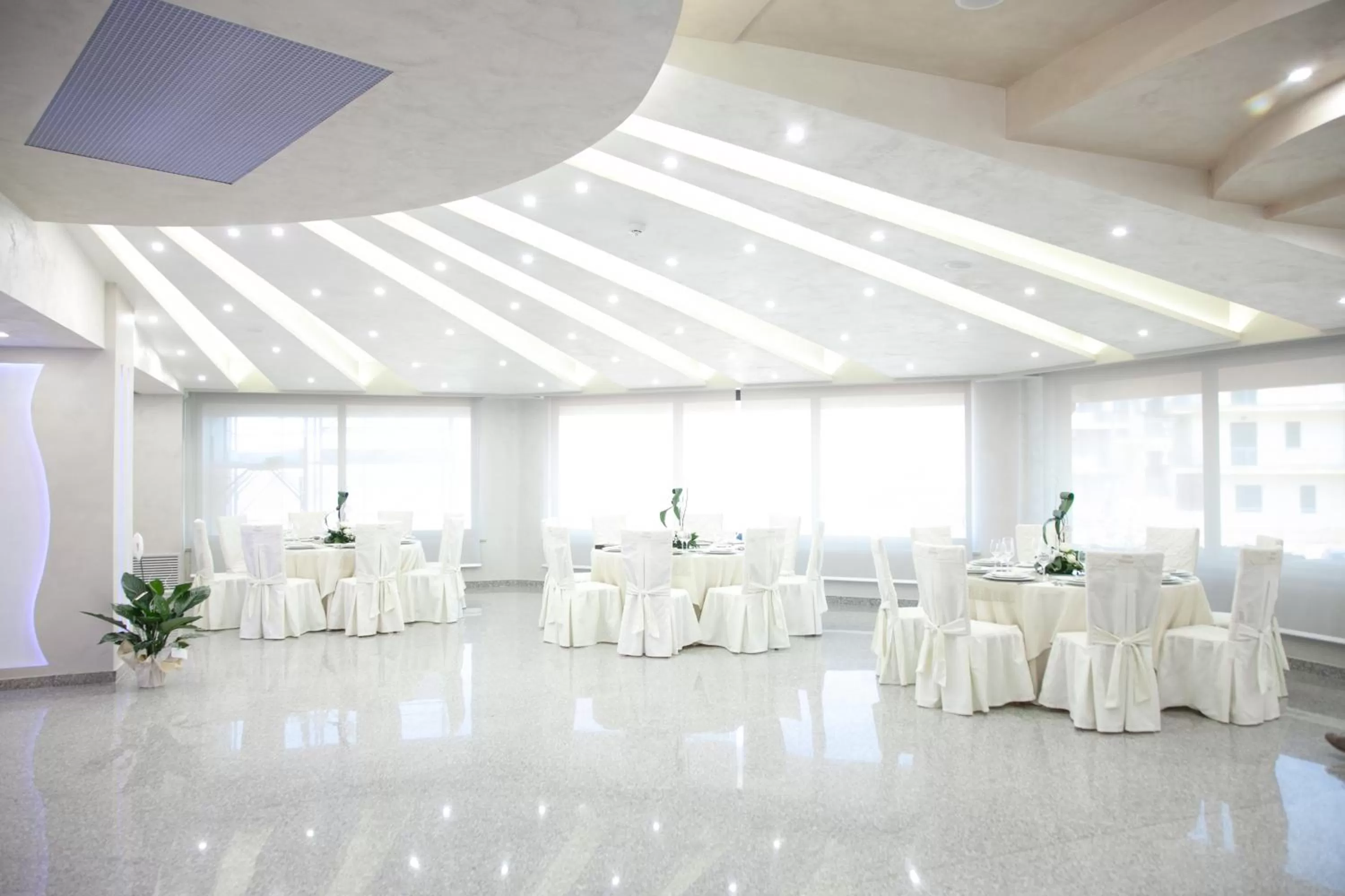 Restaurant/places to eat in Hotel Melissa