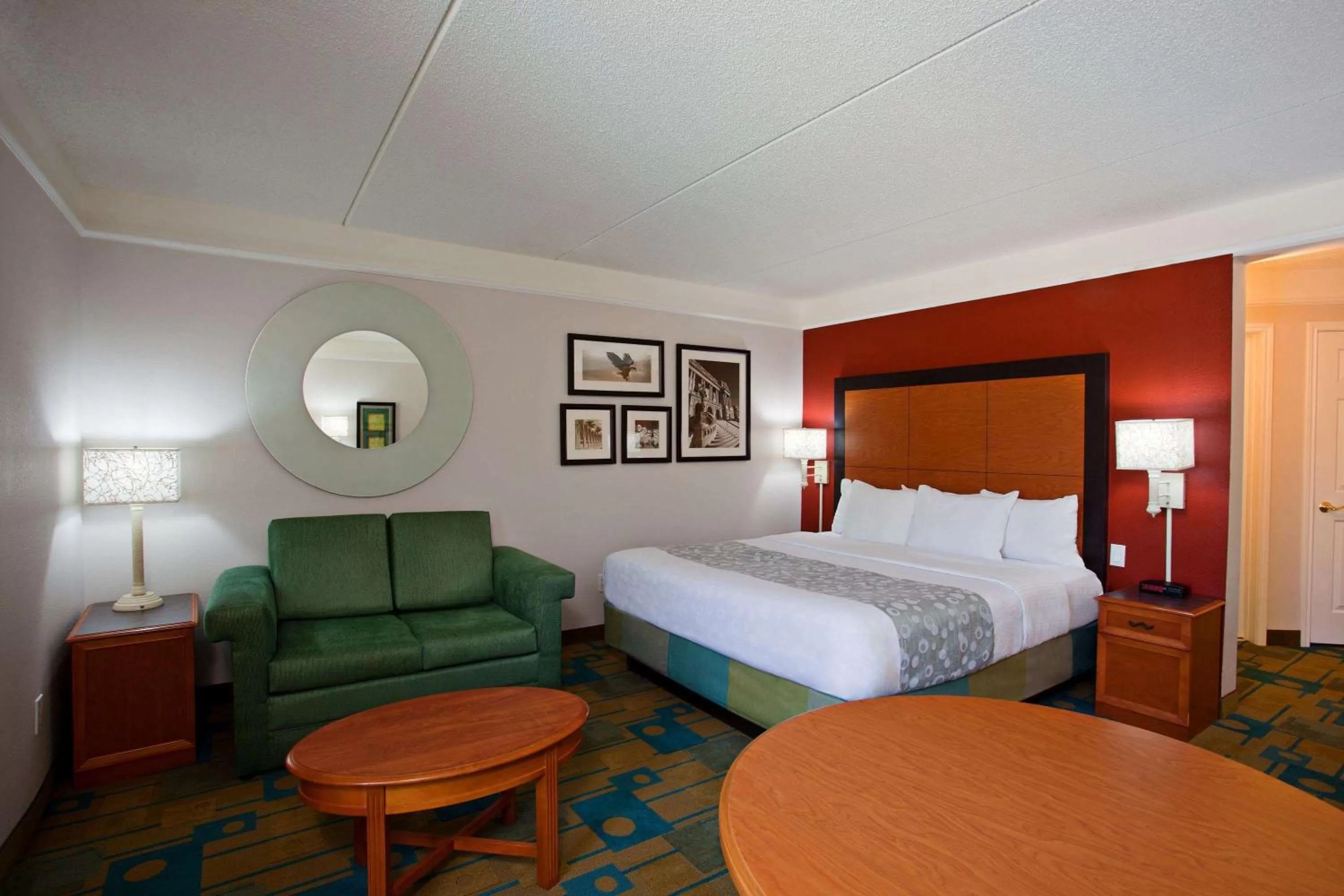 Photo of the whole room, Bed in La Quinta by Wyndham Winston-Salem