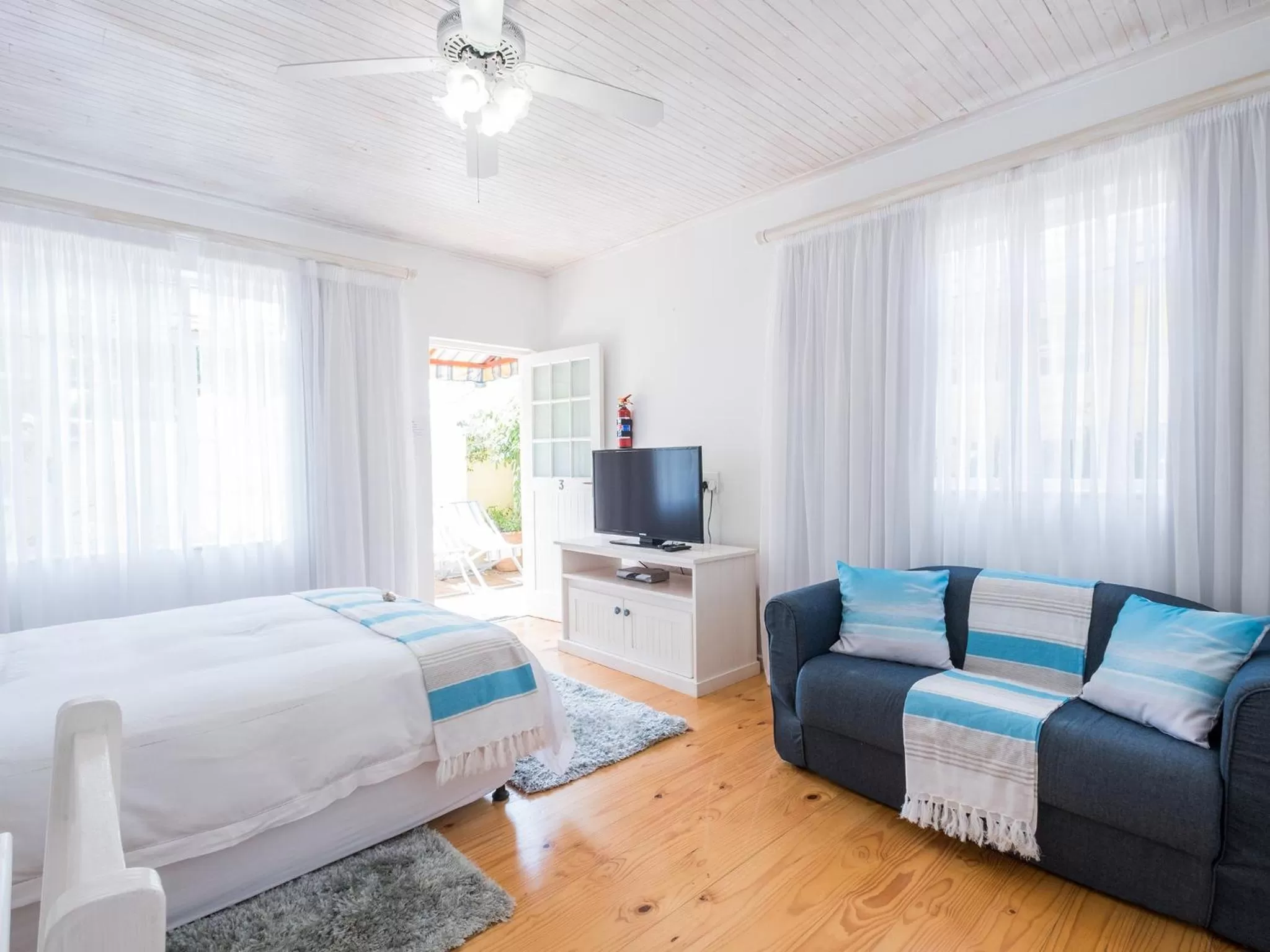 TV and multimedia, Bed in On the Bay