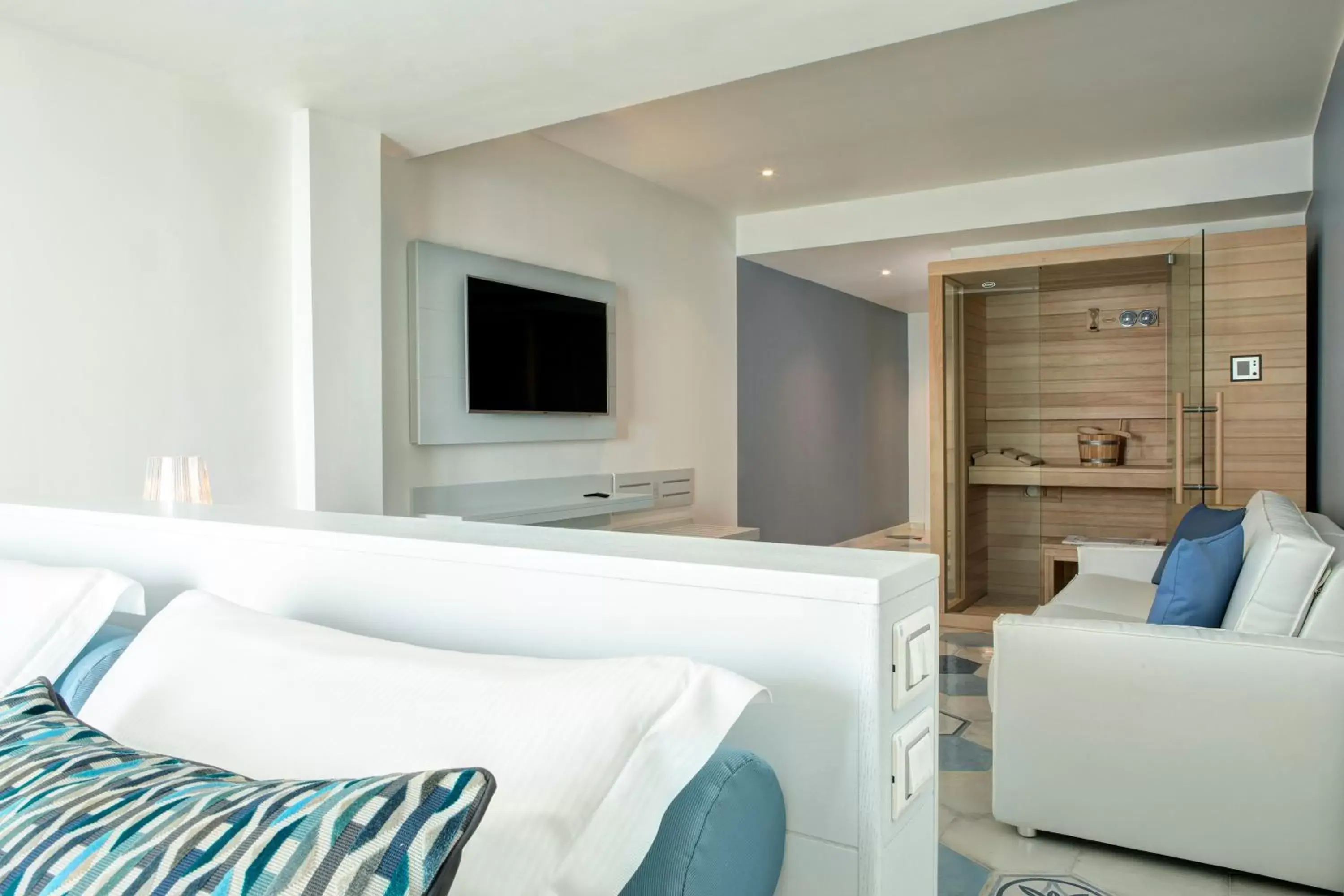 Suite with Sauna in Lloyd's Baia Hotel Suite with Sauna in Lloyd's Baia Hotel