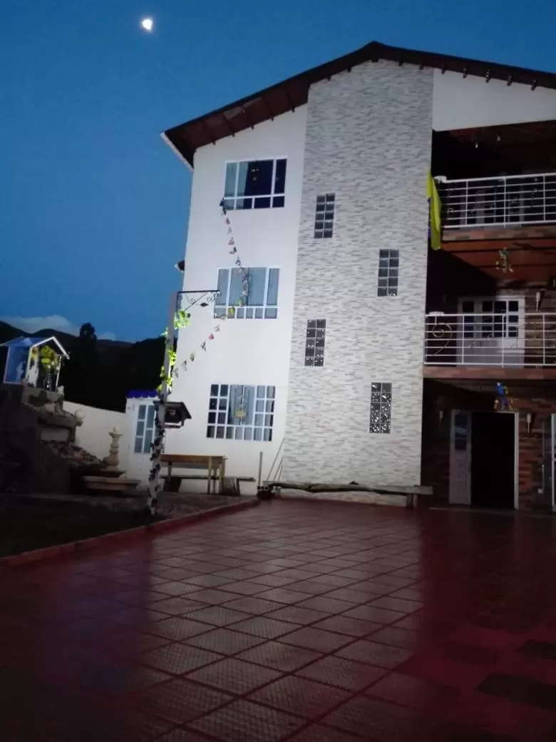 Portal de la Cascada - Mongui