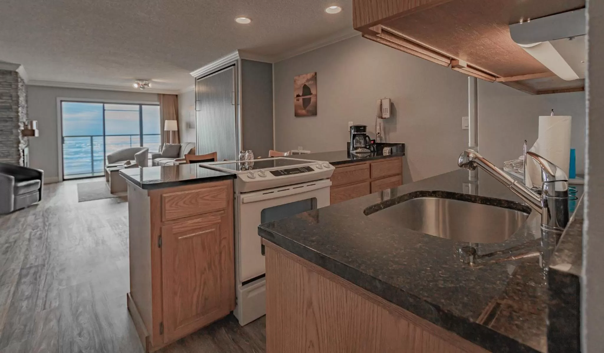 Kitchen/Kitchenette in Tolovana Inn