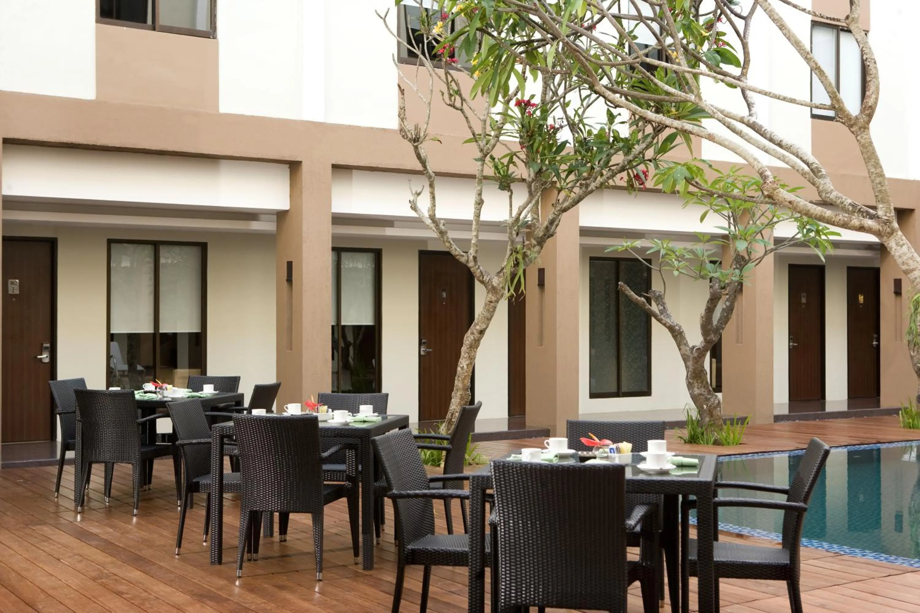 Restaurant/places to eat in Hotel Santika Kuta