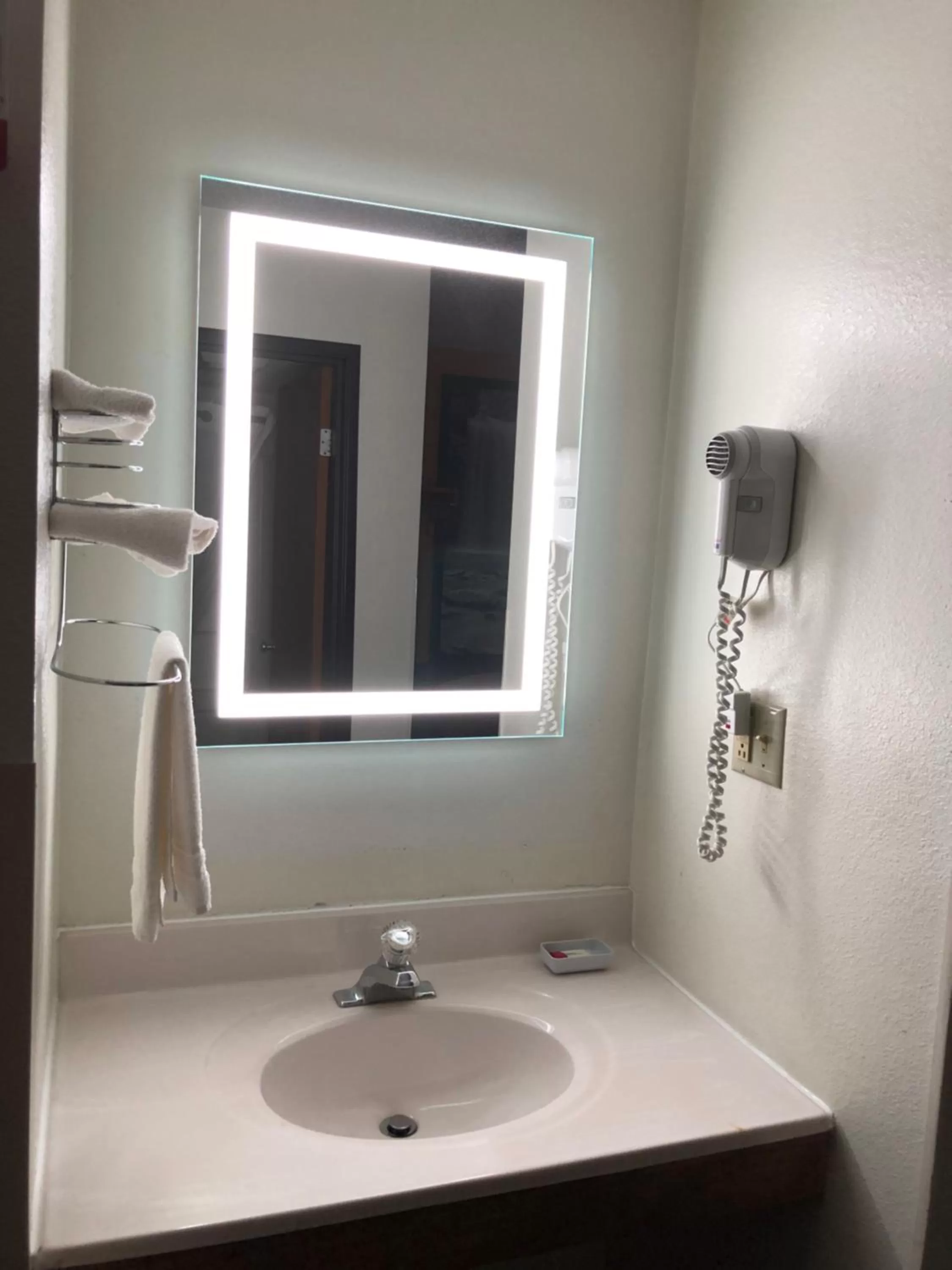 Bathroom in Super 8 by Wyndham Front Royal