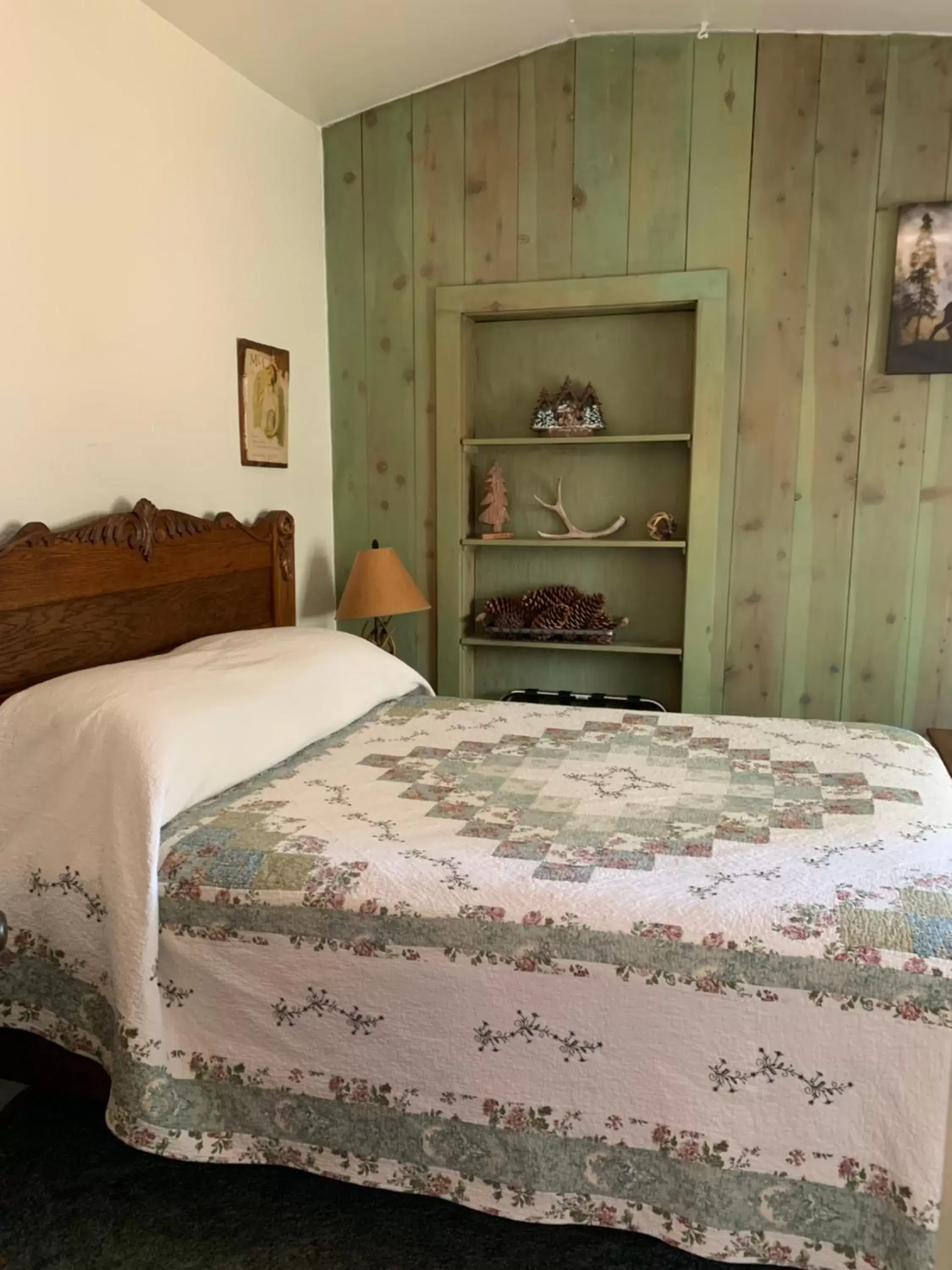 Two-Bedroom Cottage in Mount Shasta Ranch Bed and Breakfast Two-Bedroom Cottage in Mount Shasta Ranch Bed and Breakfast